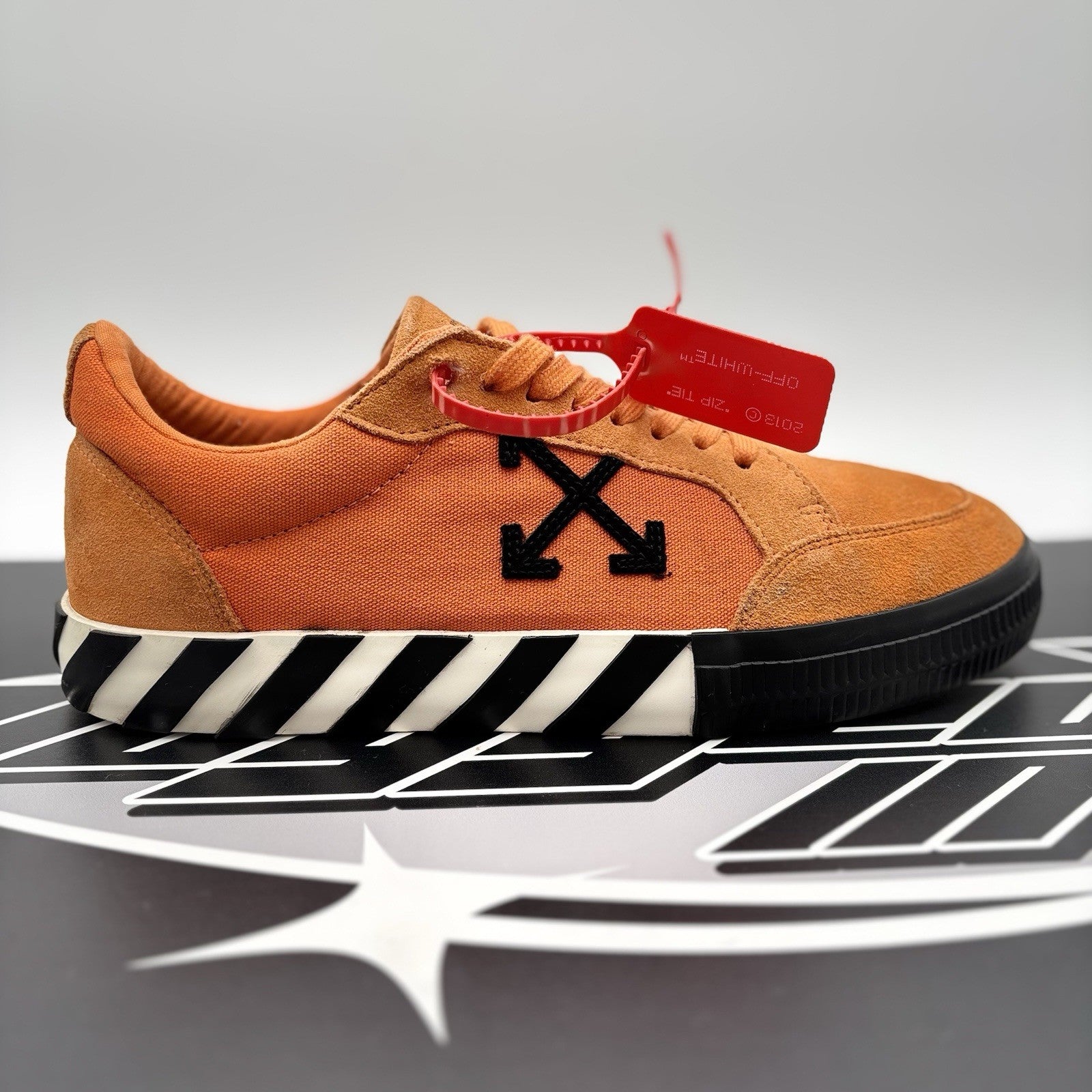 Size 44 (11 US) - Off White Vulcanized Low Orange Black ' | GOOD CONDITION!