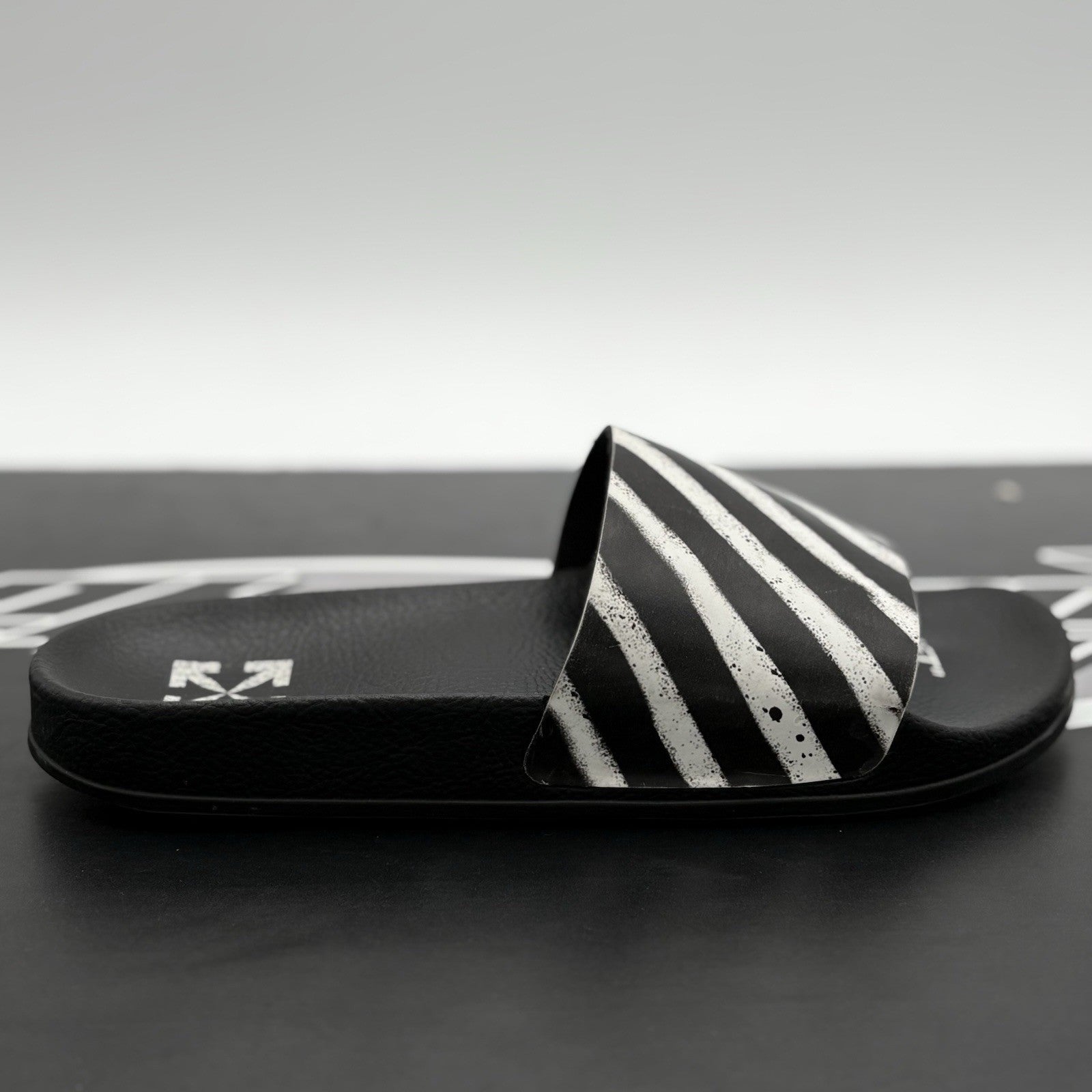 Size 42 (9 US) - Off White Black And White Slides | GOOD CONDITION!