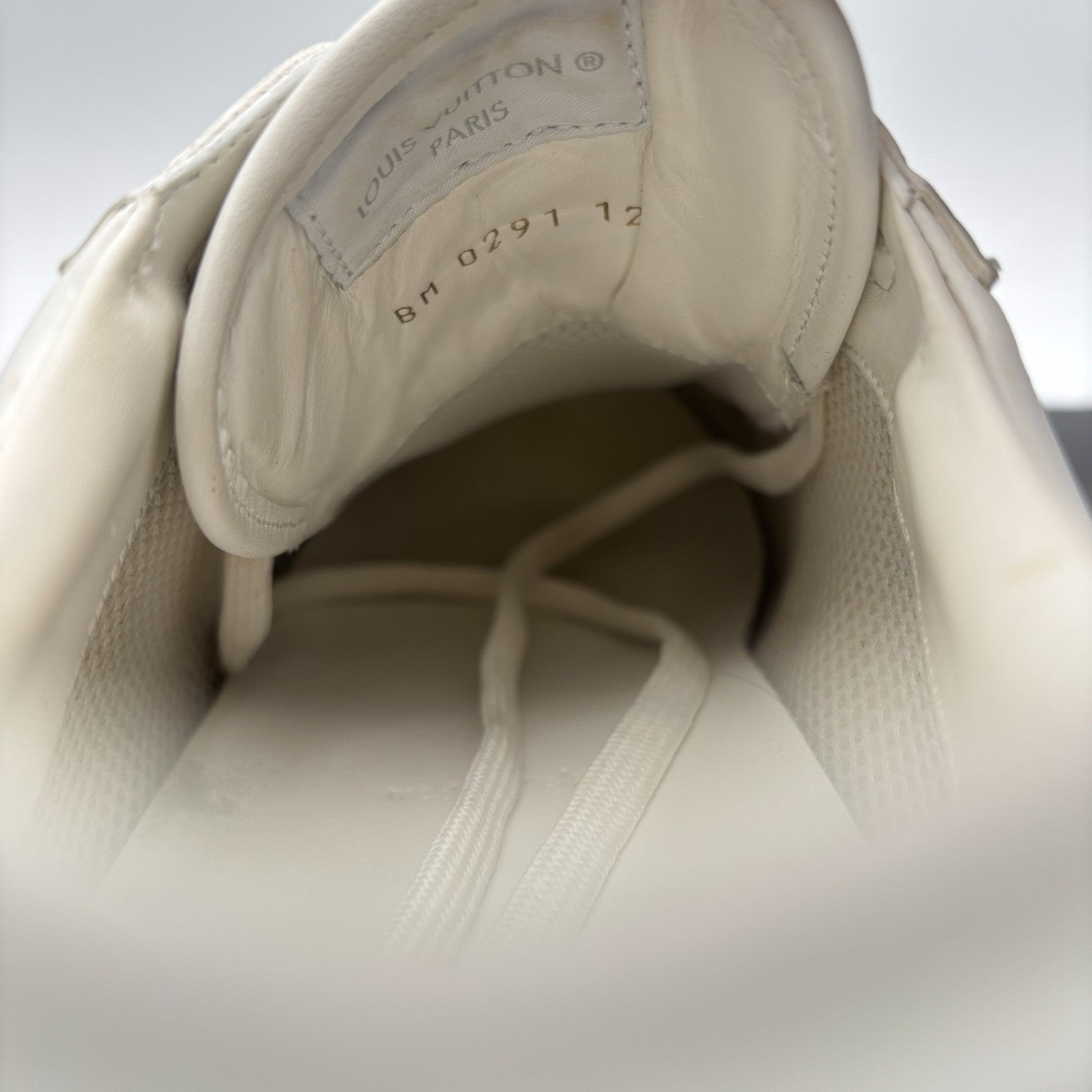 Size 12 LV (13-13.5 US) Louis Vuitton Run Away Sneaker ' White ' | GOOD!