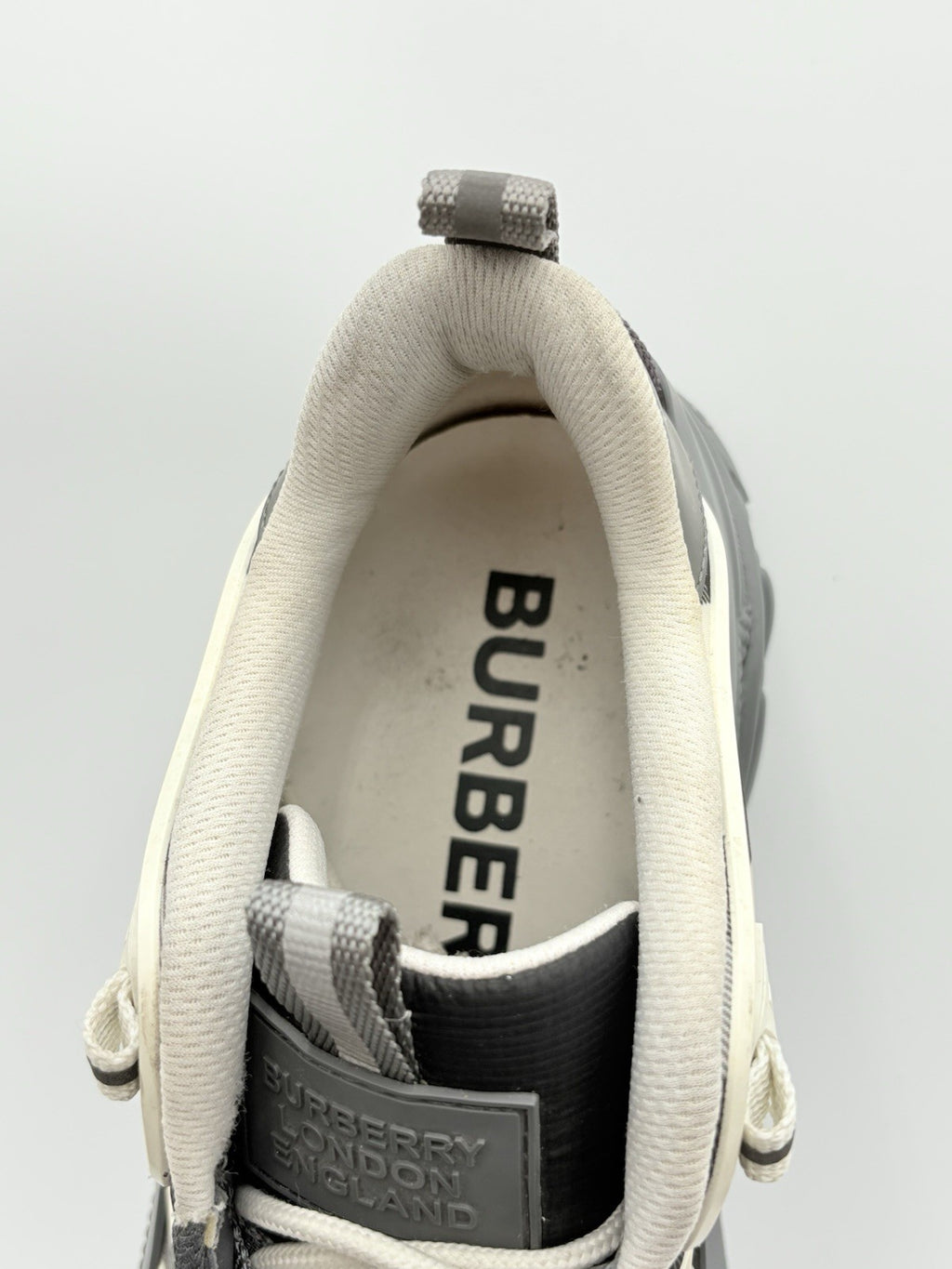 Size 44 (11 US) - Burberry Arthur Vintage Check ' Grey ' | SUPER CLEAN!
