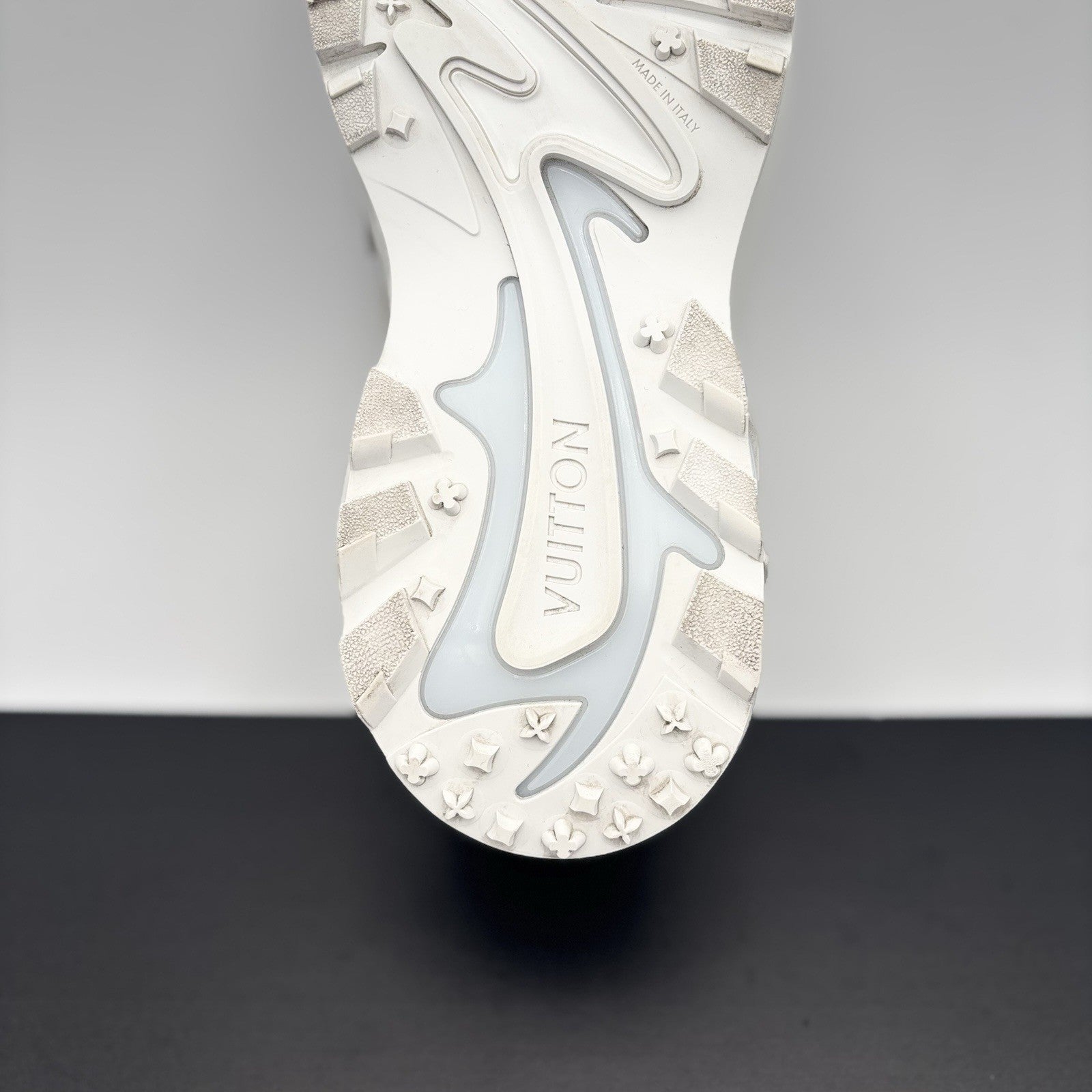 Size 7 LV (8-8.5 US) Louis Vuitton LV Runner Tactic ' White ' | GREAT!