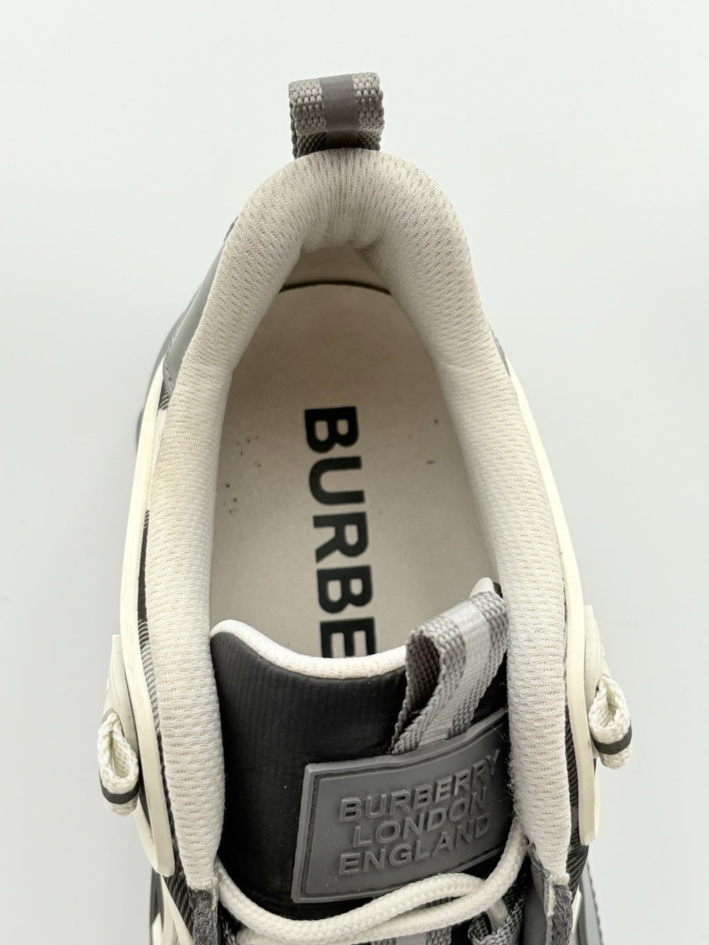 Size 44 (11 US) - Burberry Arthur Vintage Check ' Grey ' | SUPER CLEAN!