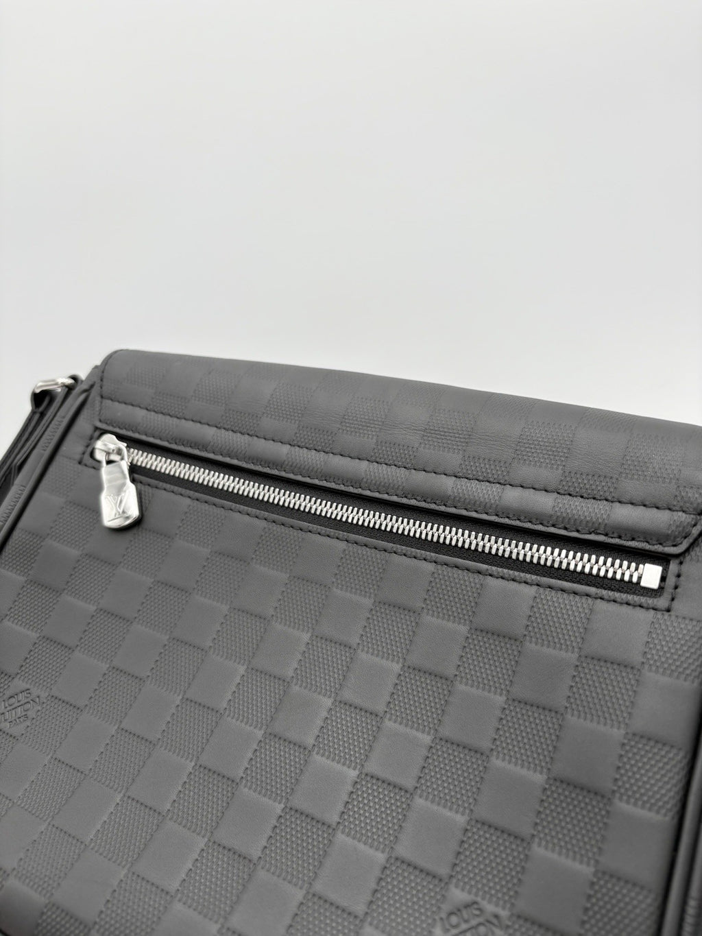 Louis Vuitton District PM Infini Messenger Bag ' Black ' | PRISTINE CONDITION!