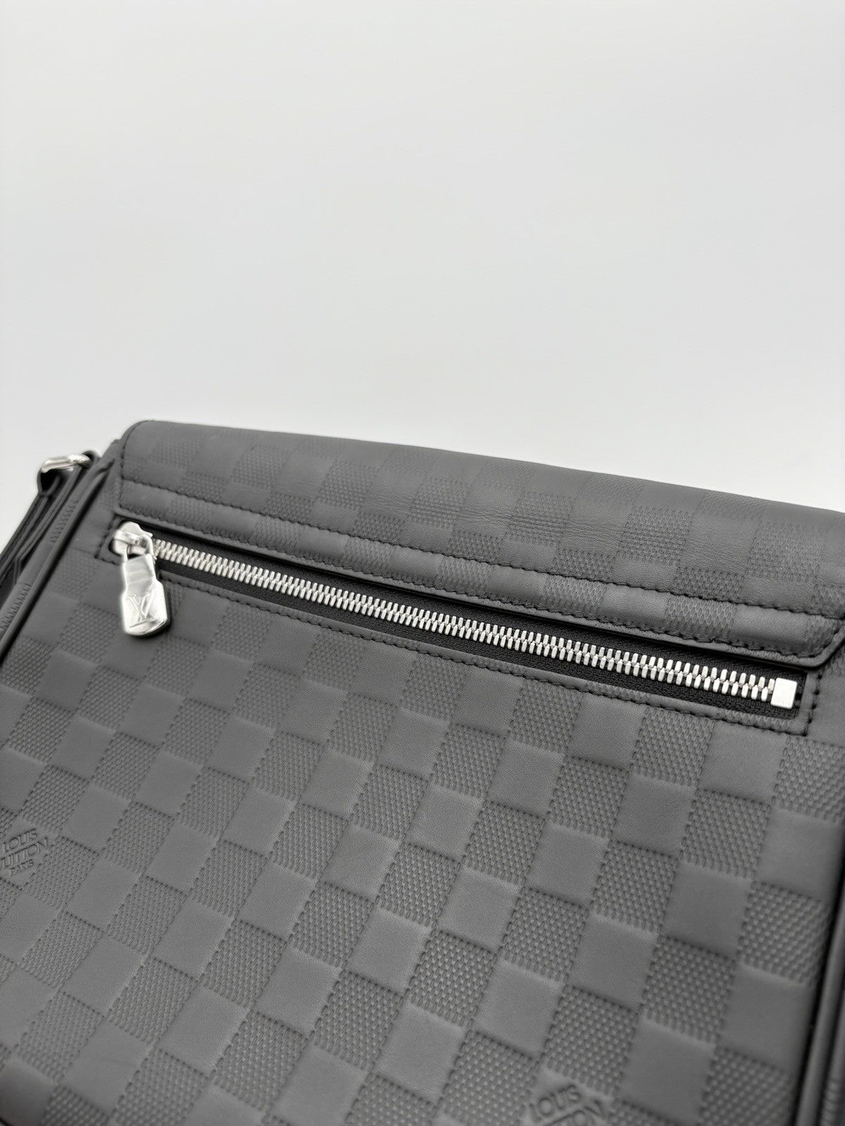 Louis Vuitton District PM Infini Messenger Bag ' Black ' | PRISTINE CONDITION!