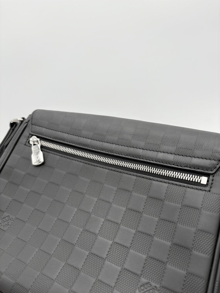 District PM Infini Messenger Bag Black — photo 13