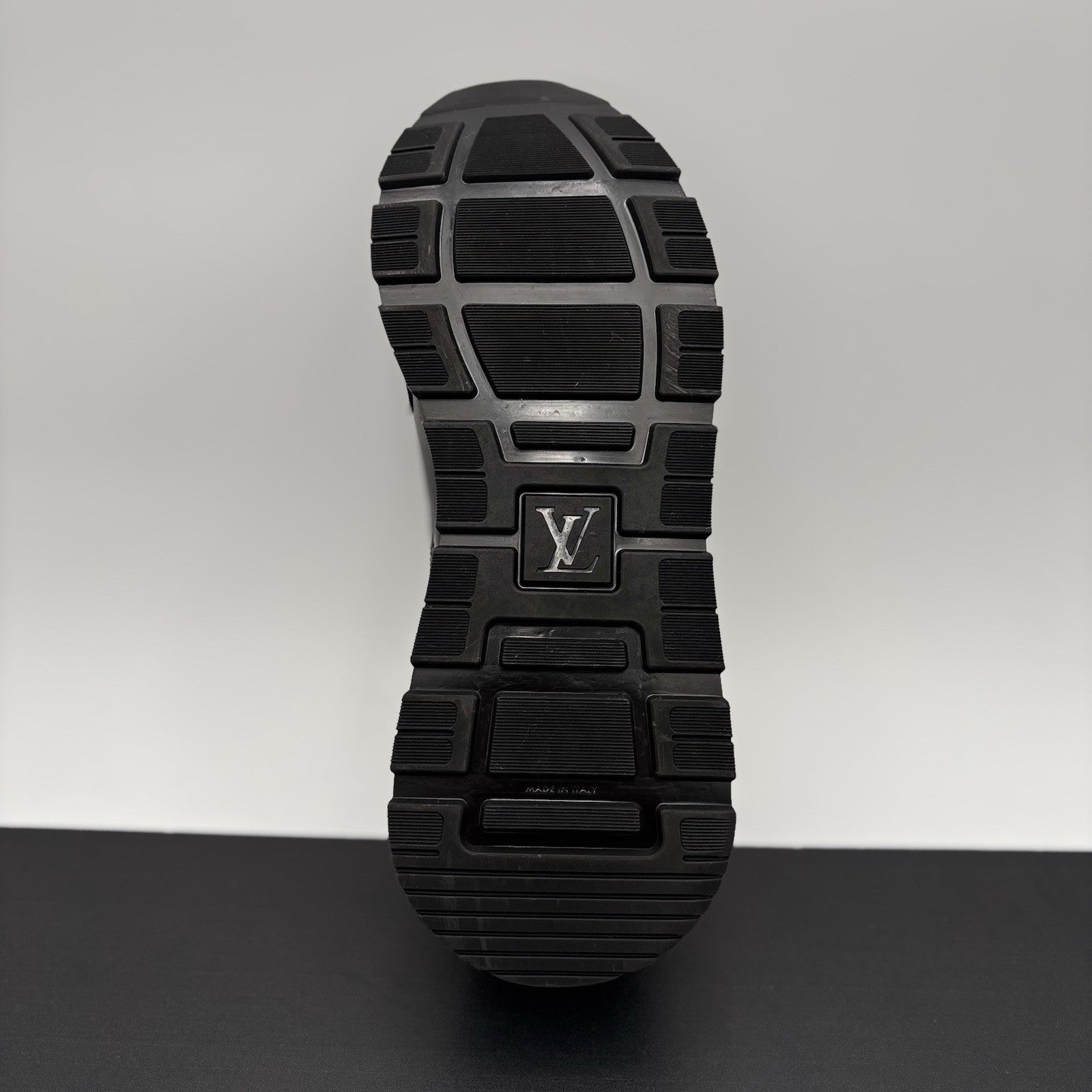 Size 8 LV (9-9.5 US) Louis Vuitton Run Away Low ' Black ' | EXCELLENT CONDITION!