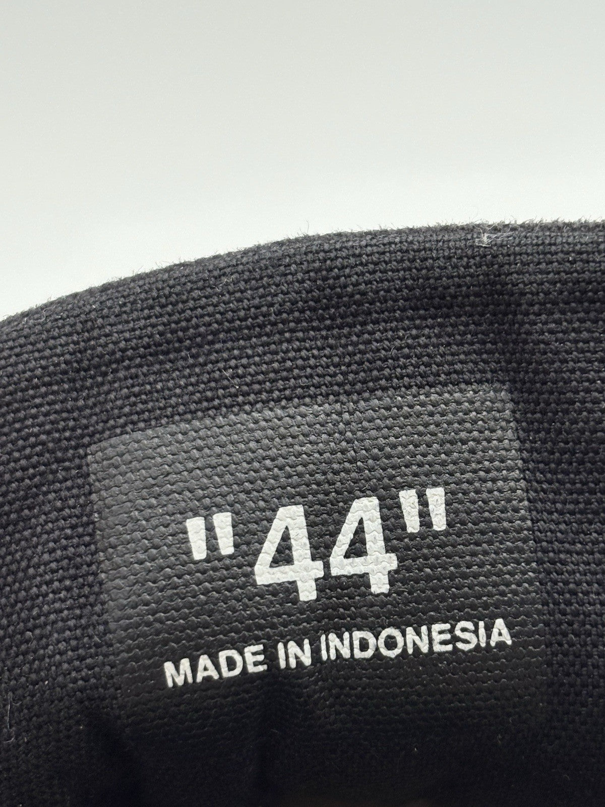Size 44 (11 US) Off-White Vulc Sneaker ' Black White ' | GOOD CONDITION!