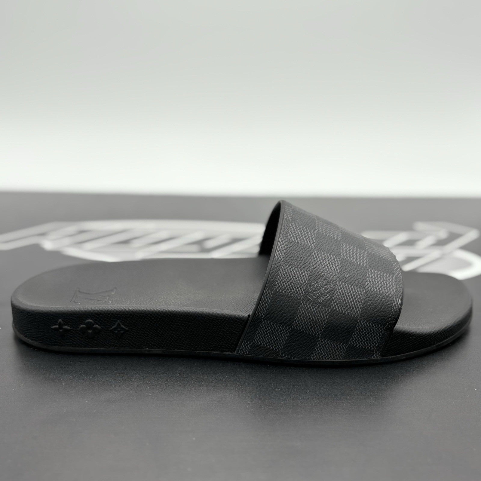Size 10 LV (11-11.5 US) Louis Vuitton Damier Sandals ' Black Grey ' | GREAT COND