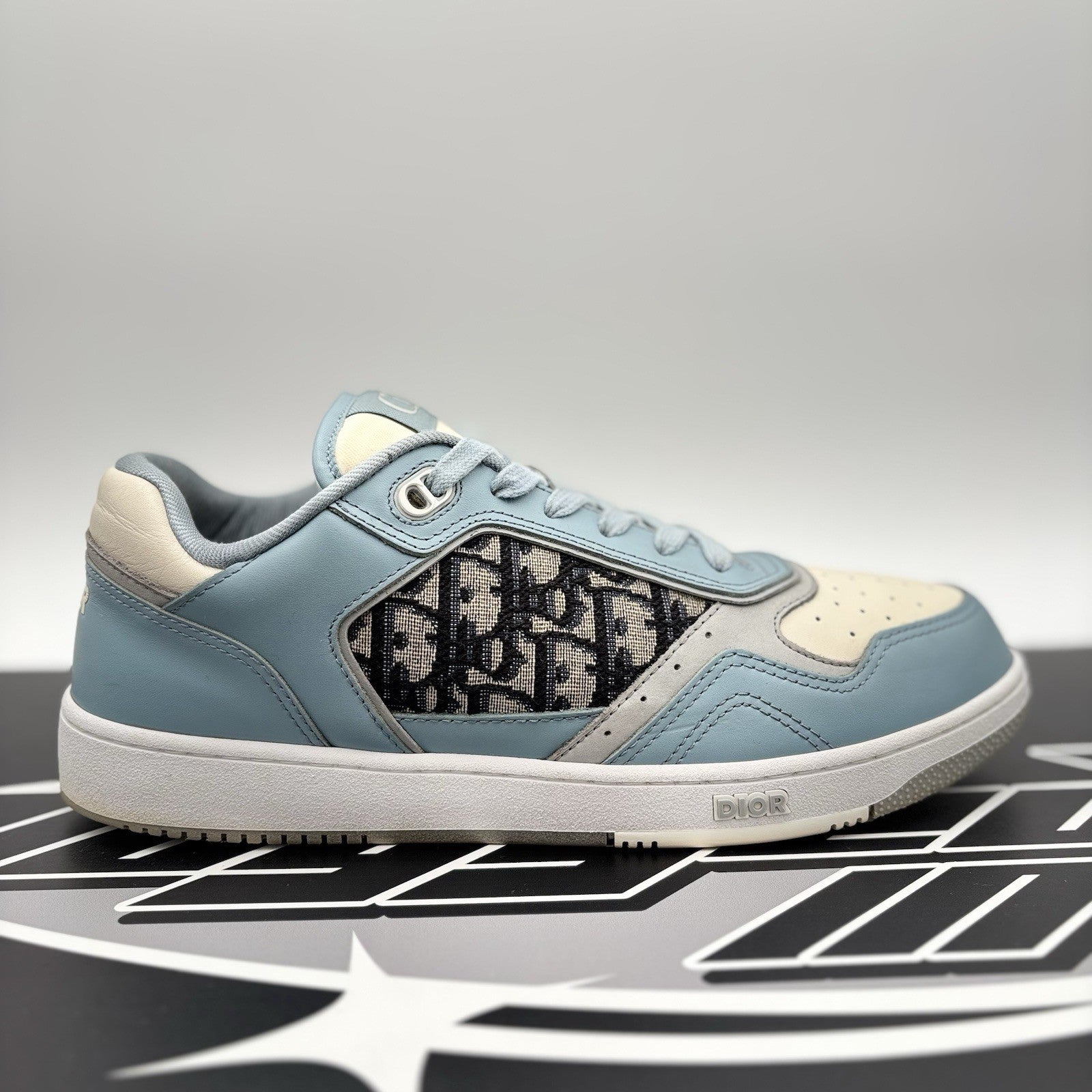 Size 43 (10 US) - Dior B27 Low Dior ' Light Blue ' | GOOD CONDITION!