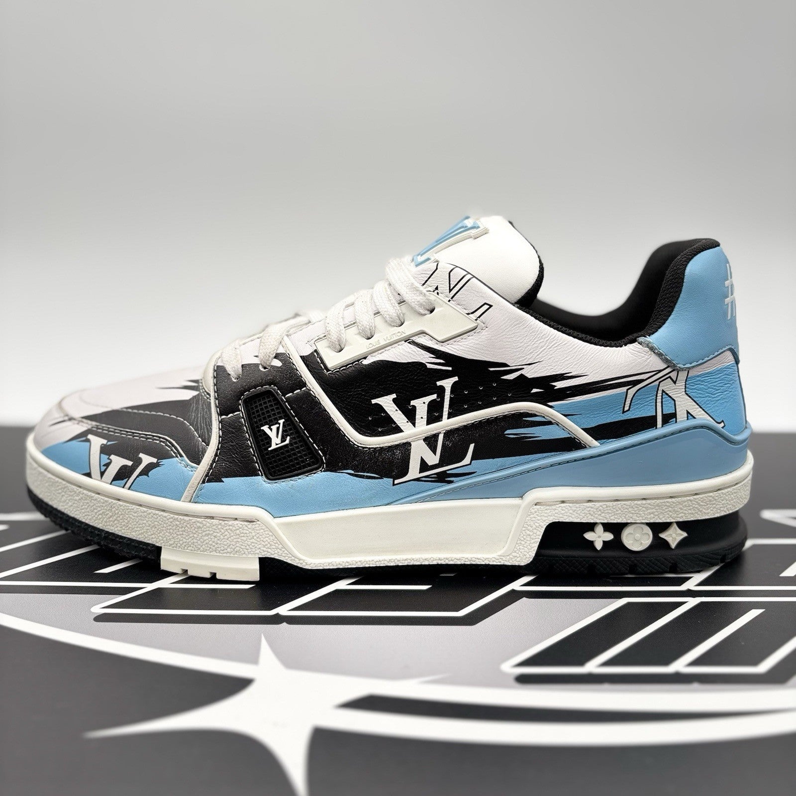 Size 8 LV (9-9.5 US) - Louis Vuitton Trainer #54 ' Graphic Print ' | GOOD COND!