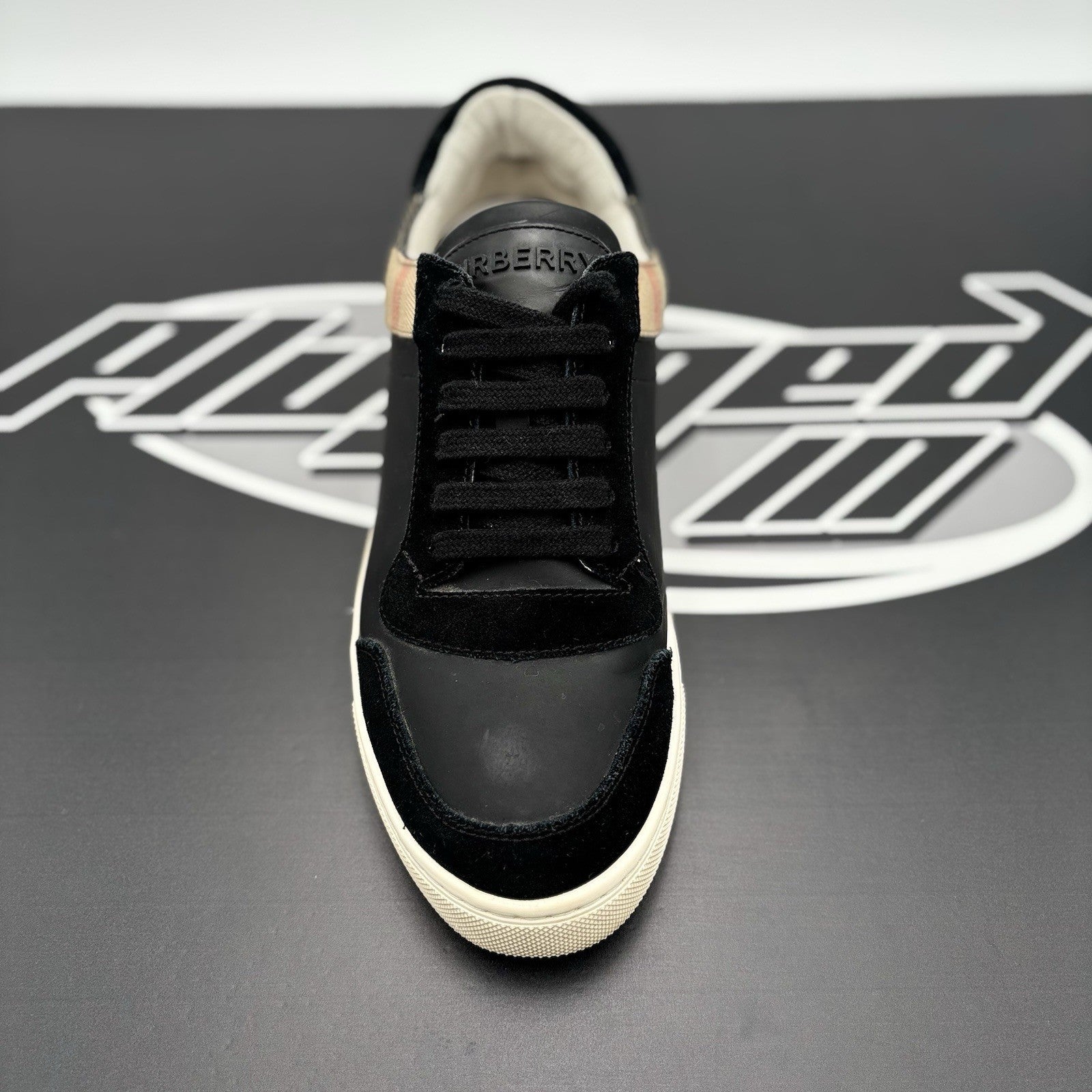 Size 42 (9 US) Burberry House Check ' Black Archive Beige White ' | GREAT COND!