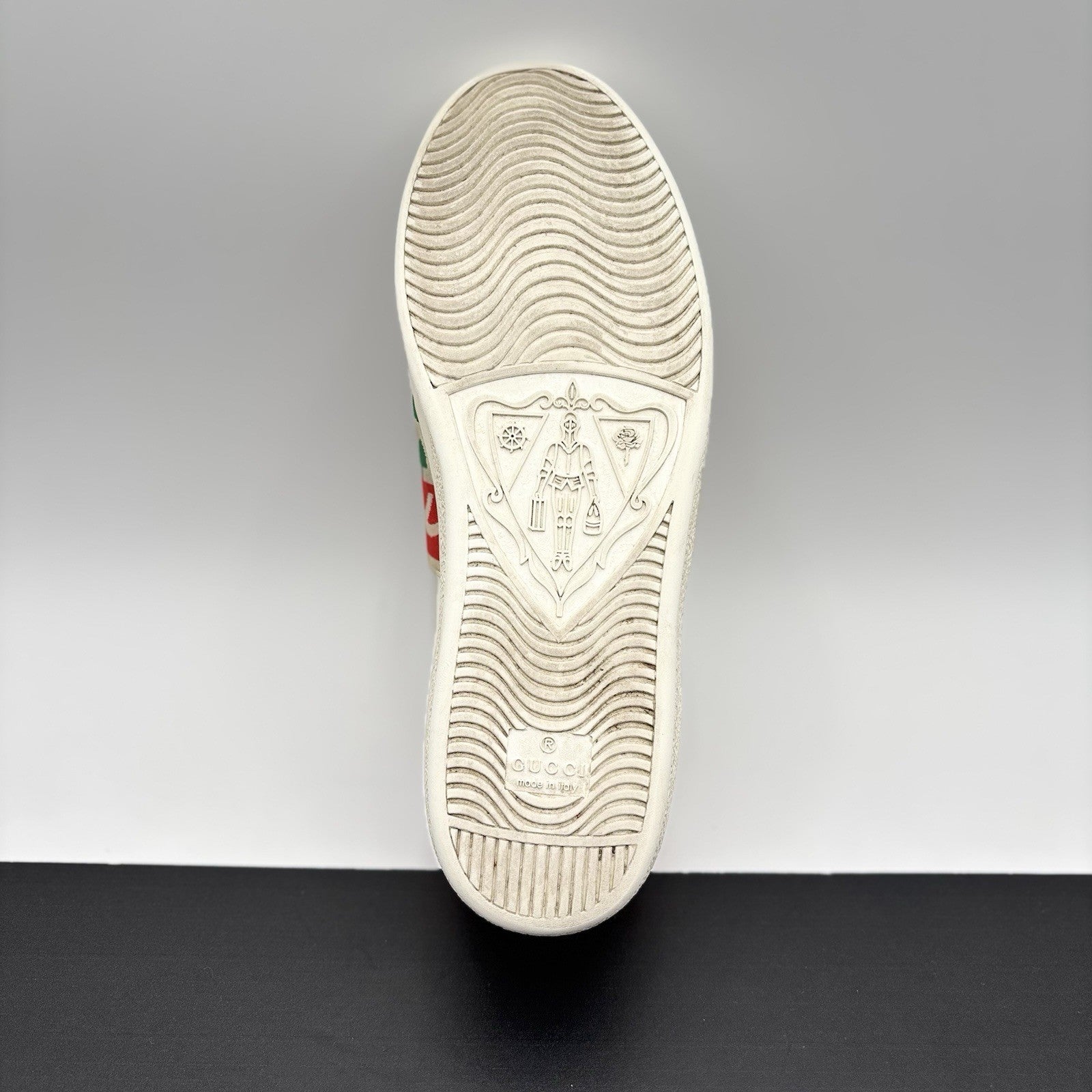 Size 38.5 (7 W US) - Gucci Ace Web 'Interlocking G - White Red Green ‘ | GOOD!