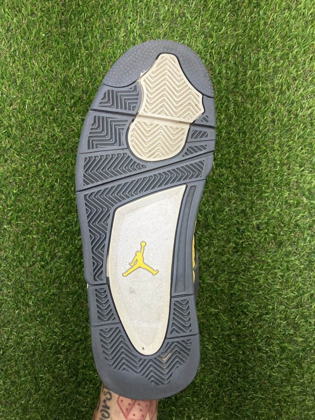 Size 8.5 - Nike Air Jordan 4 Retro ' Lightning ' | GREAT CONDITION!