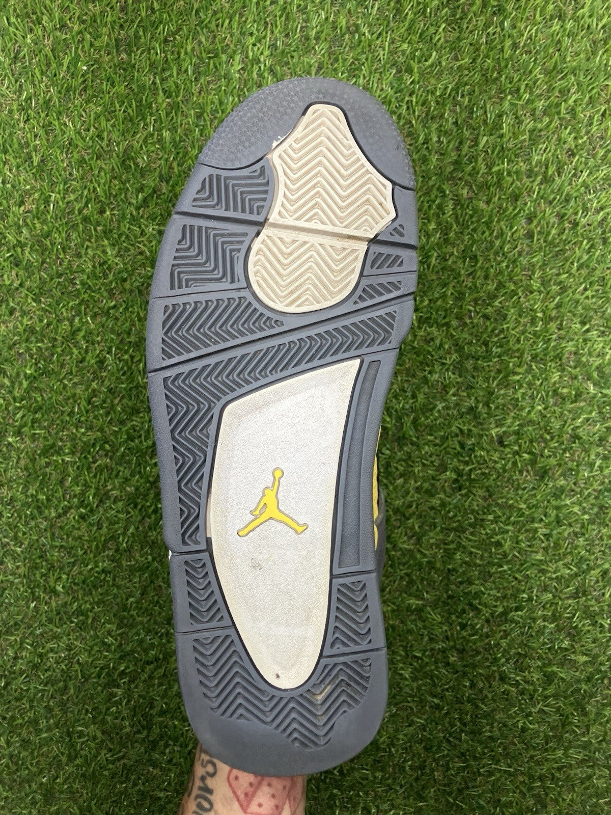 Size 8.5 - Nike Air Jordan 4 Retro ' Lightning ' | GREAT CONDITION!