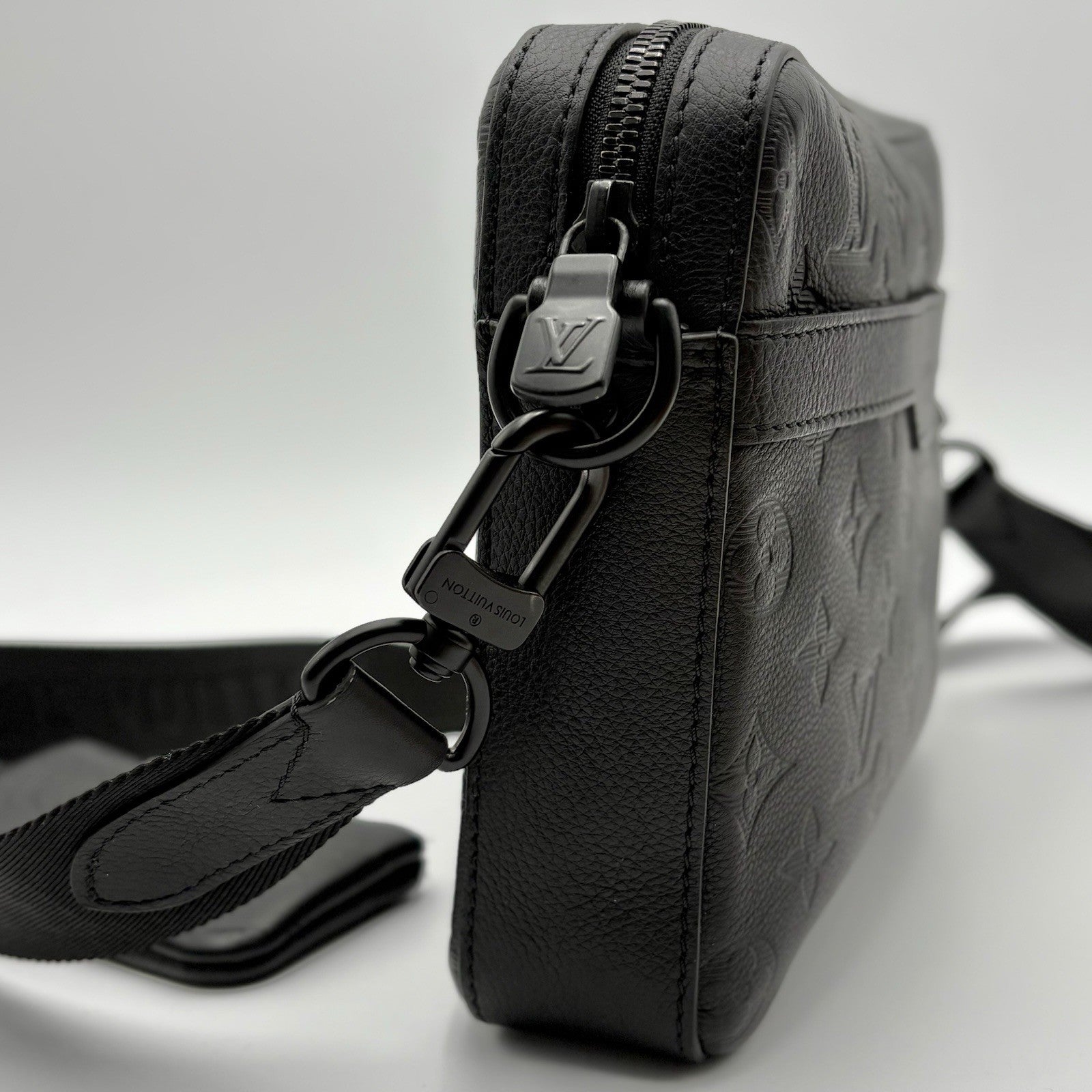 Louis Vuitton Messenger Bag Monogram Shadow ' Black ' | ONLY WORN 1-3x