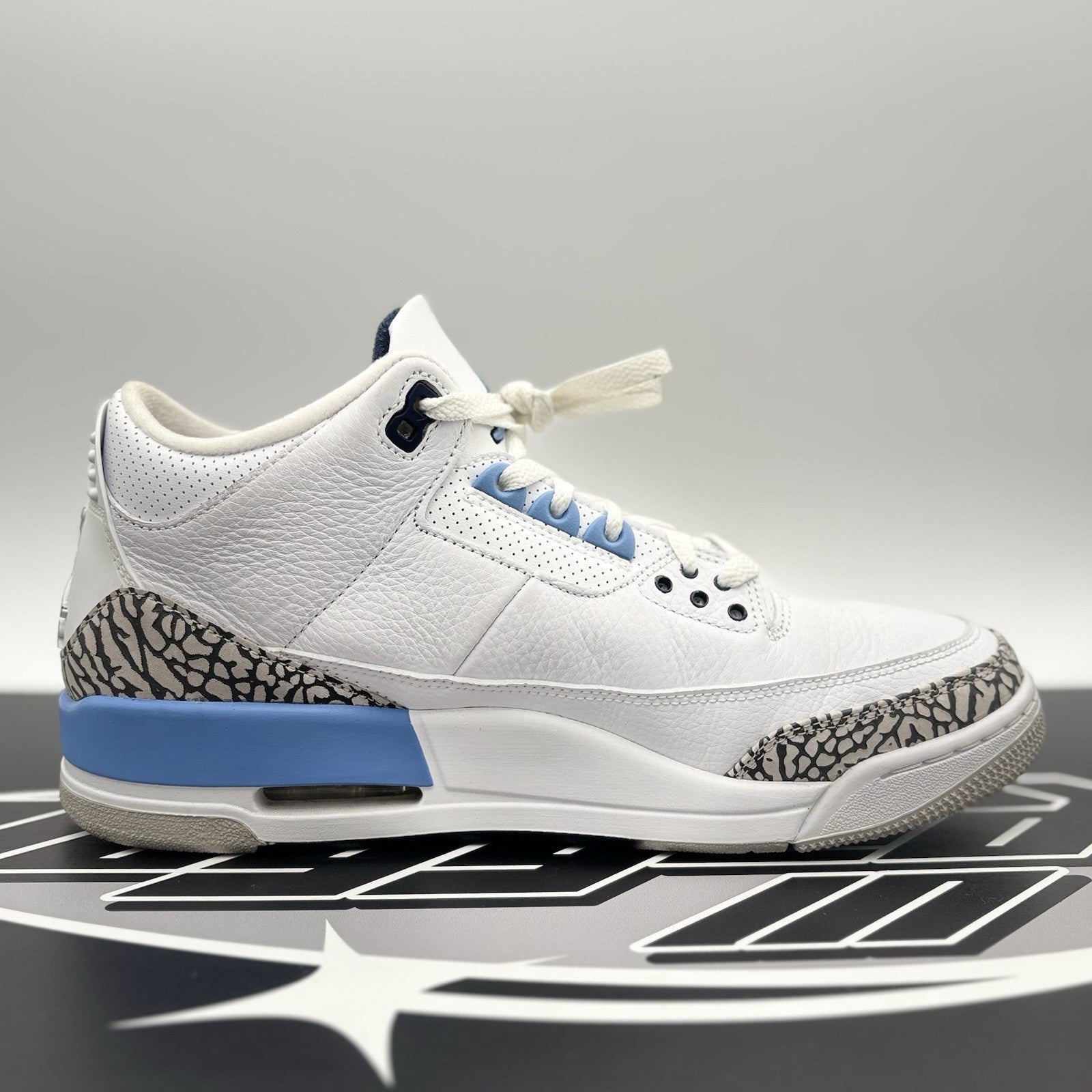 Size 10.5 - Jordan 3 Retro Mid UNC | EXCELLENT CONDITION!