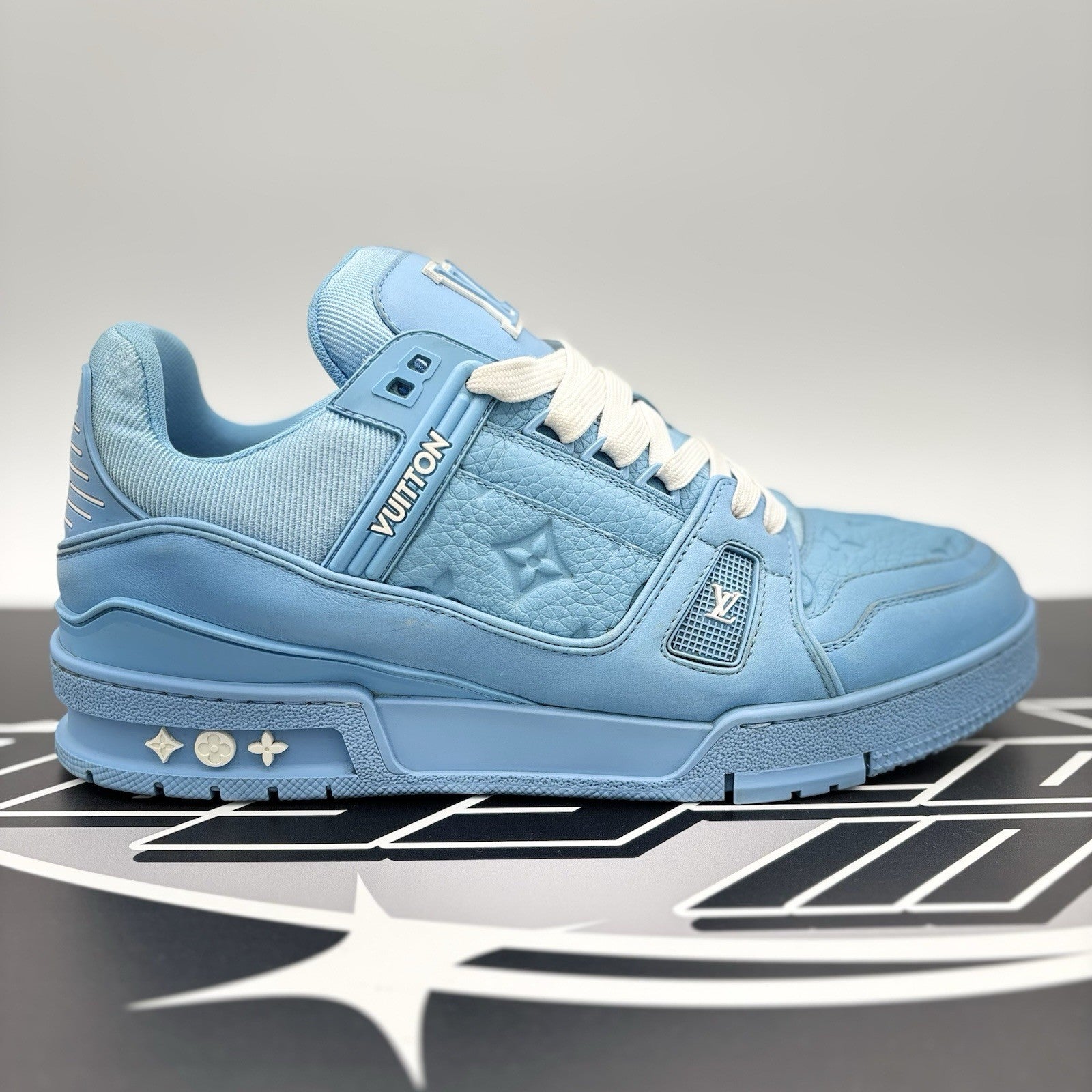 Size 9.5 LV (10.5-11 US) - Louis Vuitton Trainer ' Sky Blue ' | GREAT!
