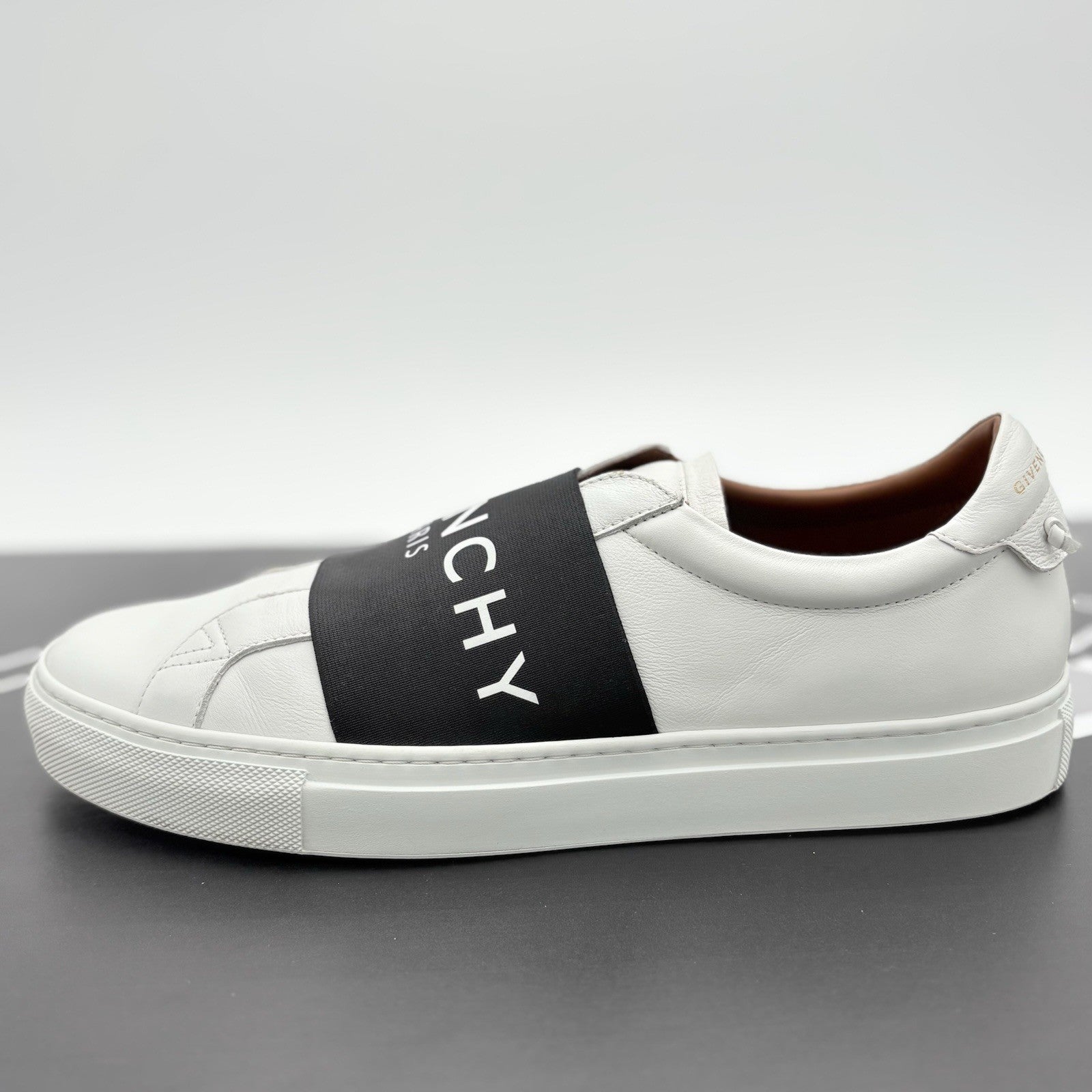 Size 42 (9 US) - Givenchy Strap Leather ' White Black ' | SUPER CLEAN!