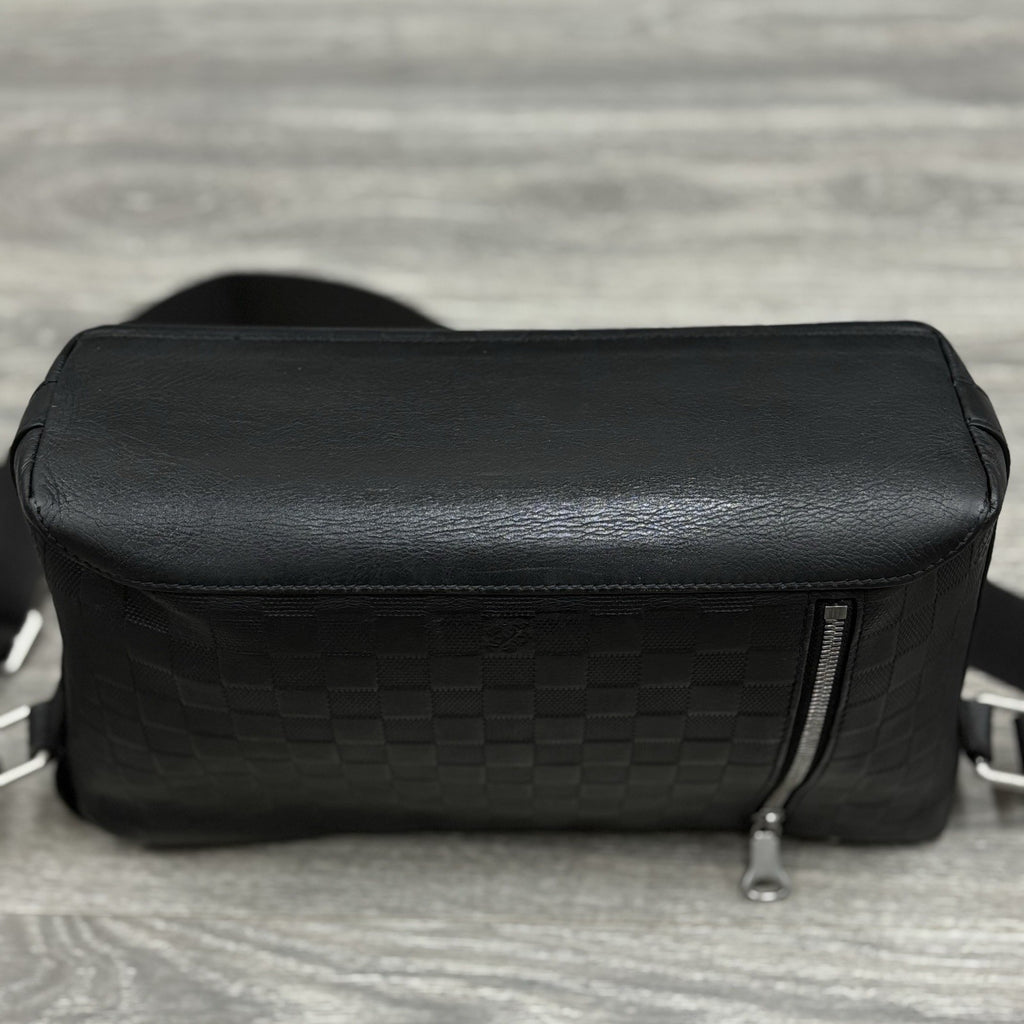 Louis Vuitton Damier Infini Discovery Messenger Bag MM Onyx ' Black ' | CLEAN!