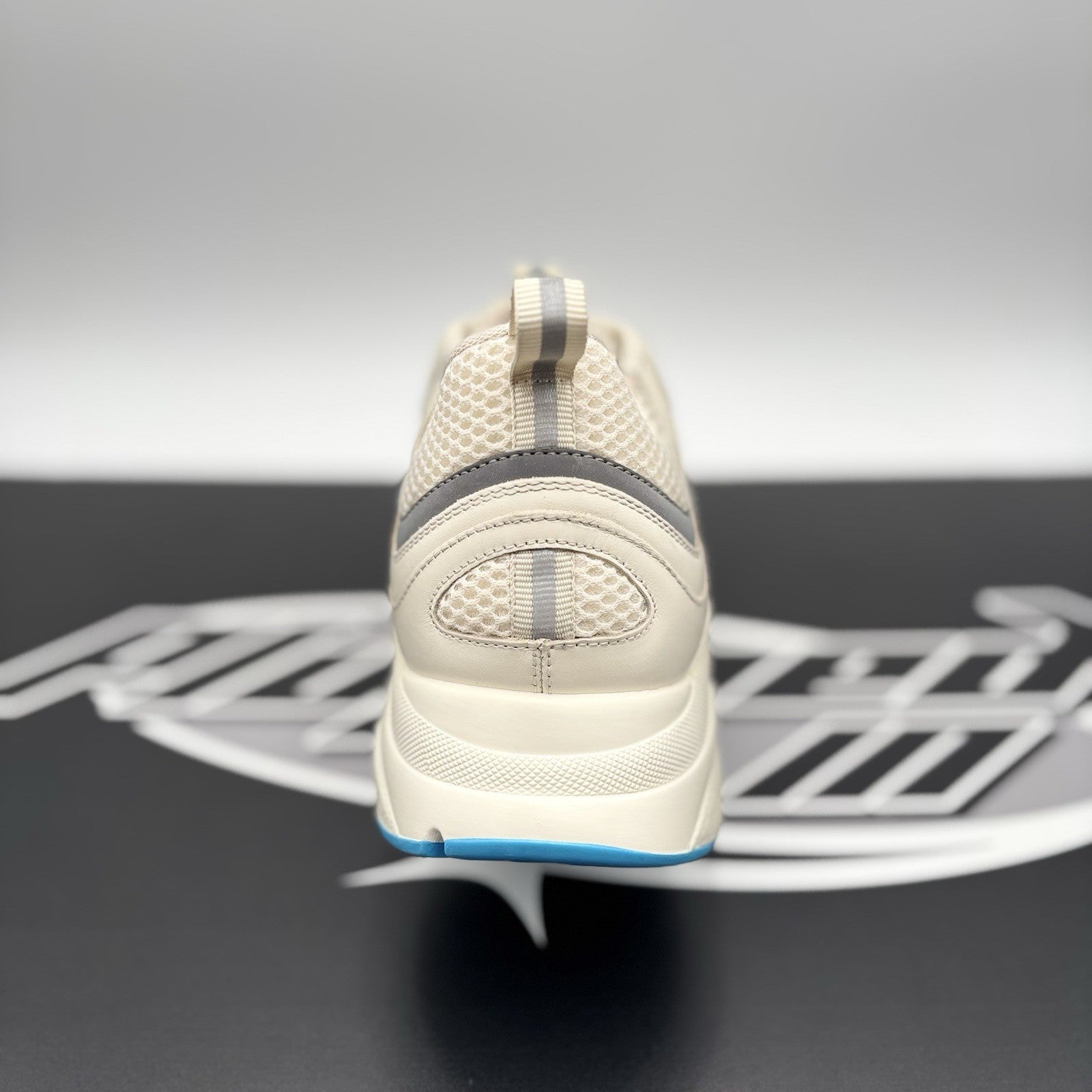 Size 43 (10 US) - Dior B22 Sneaker ' Cream, Light Blue ' | SUPER CLEAN!