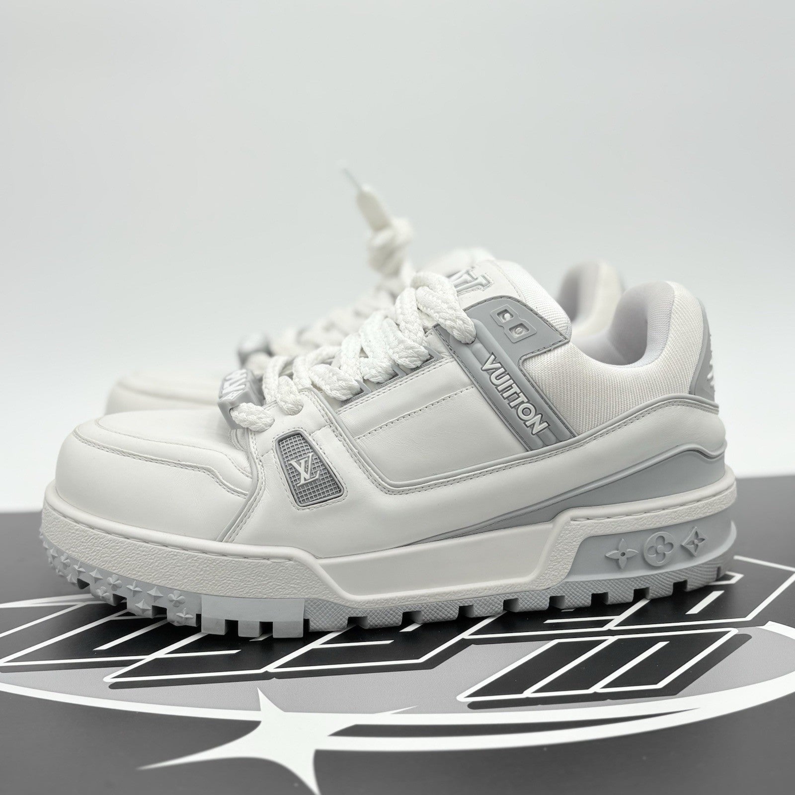 Size 10 LV (11-11.5 US) - Louis Vuitton Maxi ' White Grey ' | SUPER CLEAN!
