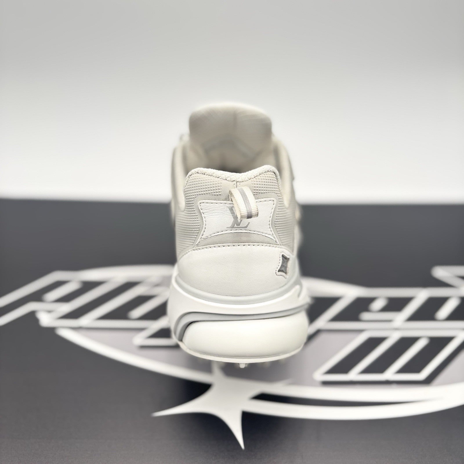 Size 7 LV (8-8.5 US) Louis Vuitton LV Runner Tactic ' White ' | GREAT!