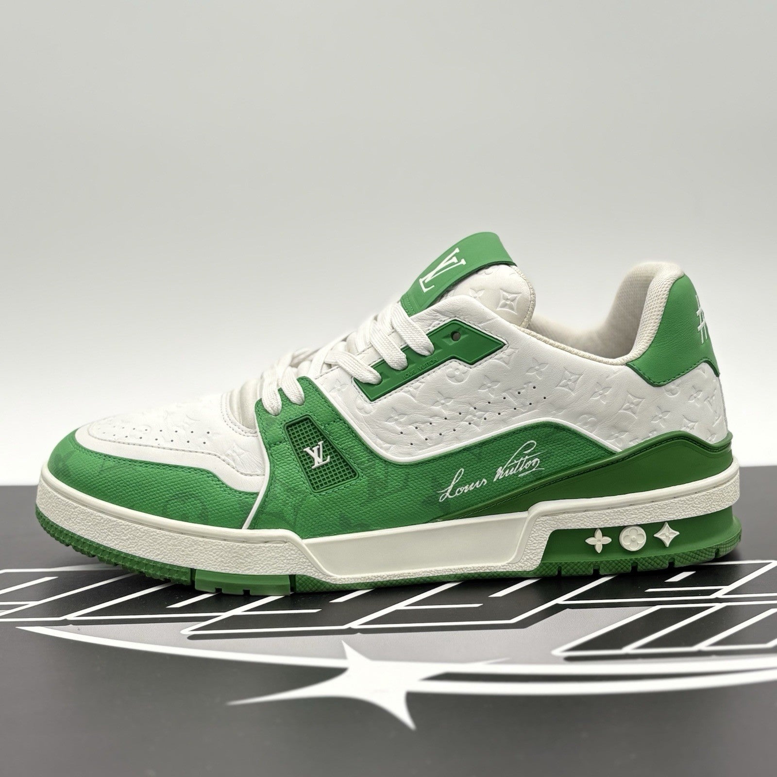 Size 9 LV (10-10.5 US) - Louis Vuitton Trainer ' Green White ' | GREAT CONDITION