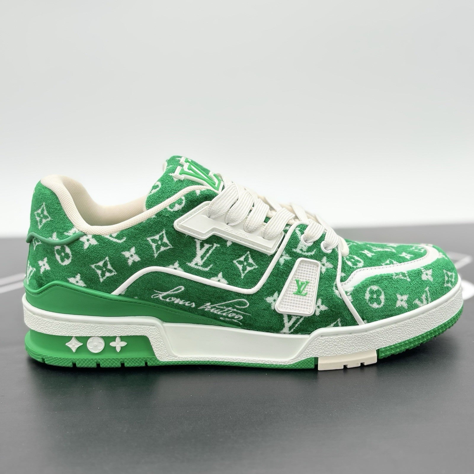 Size 8.5 LV (9.5-10 US) Louis Vuitton Trainer ' Green White Monogram ' | GREAT!