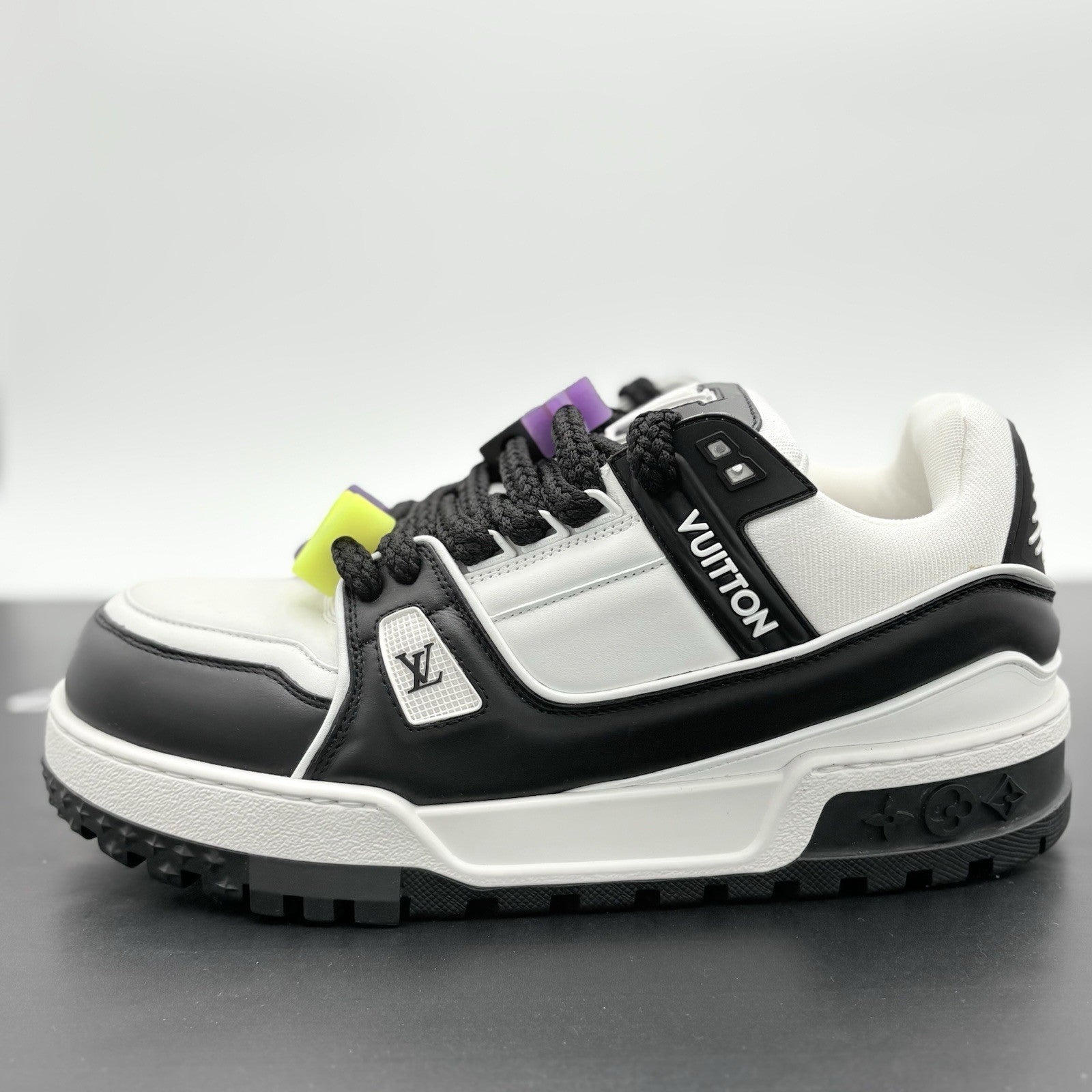 Size 9 LV (10-10.5 US) - Louis Vuitton Maxi ' Black White ' | EXCELLENT!