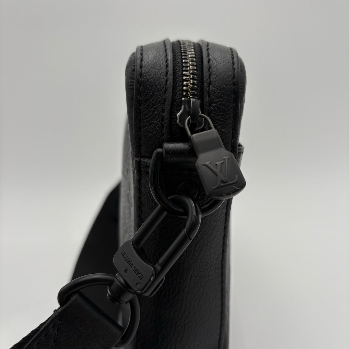 Messenger Bag Monogram Shadow Black — photo 5