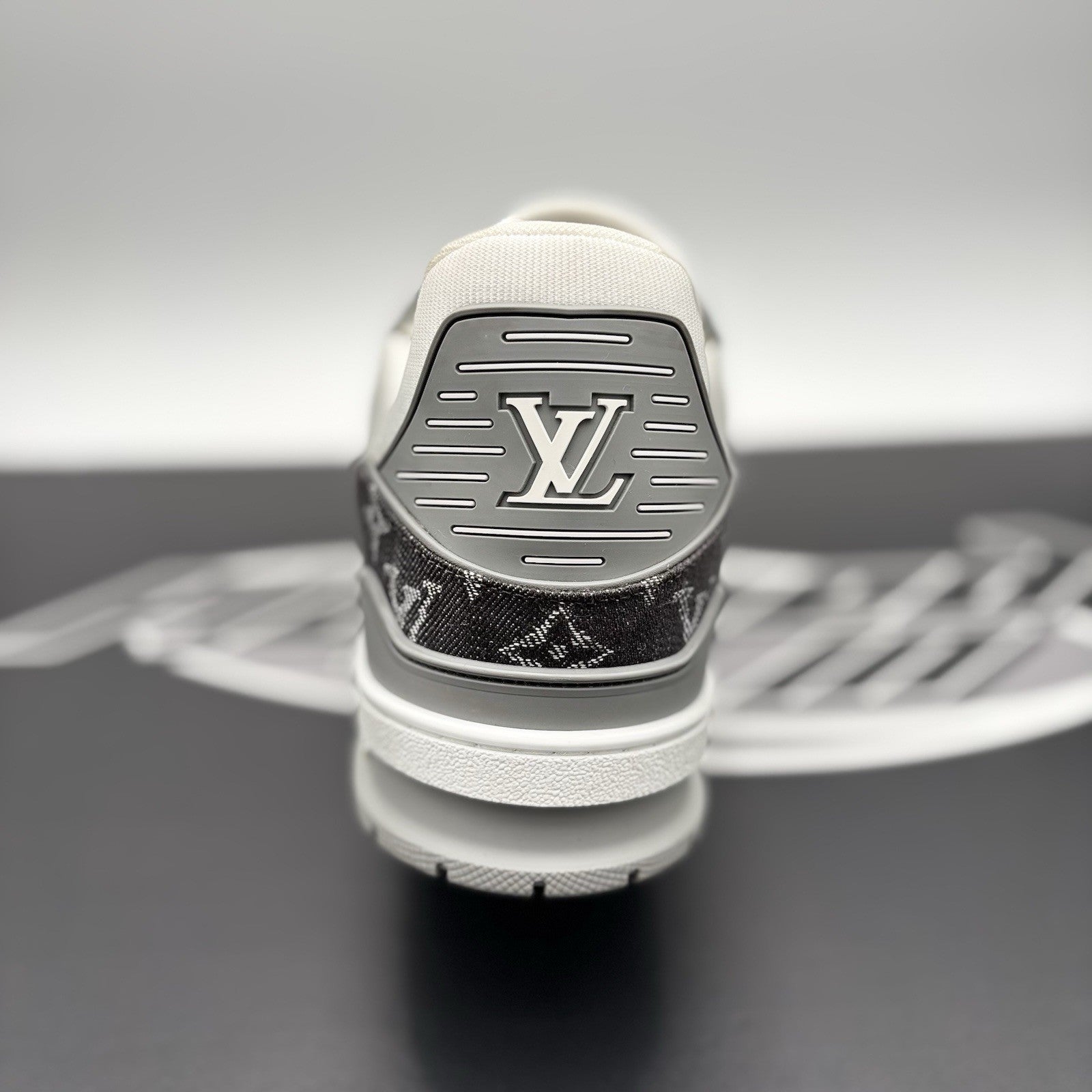 Size 11 LV (12- 12.5 US) Louis Vuitton Trainer ' Grey Denim ' | EXCELLENT!