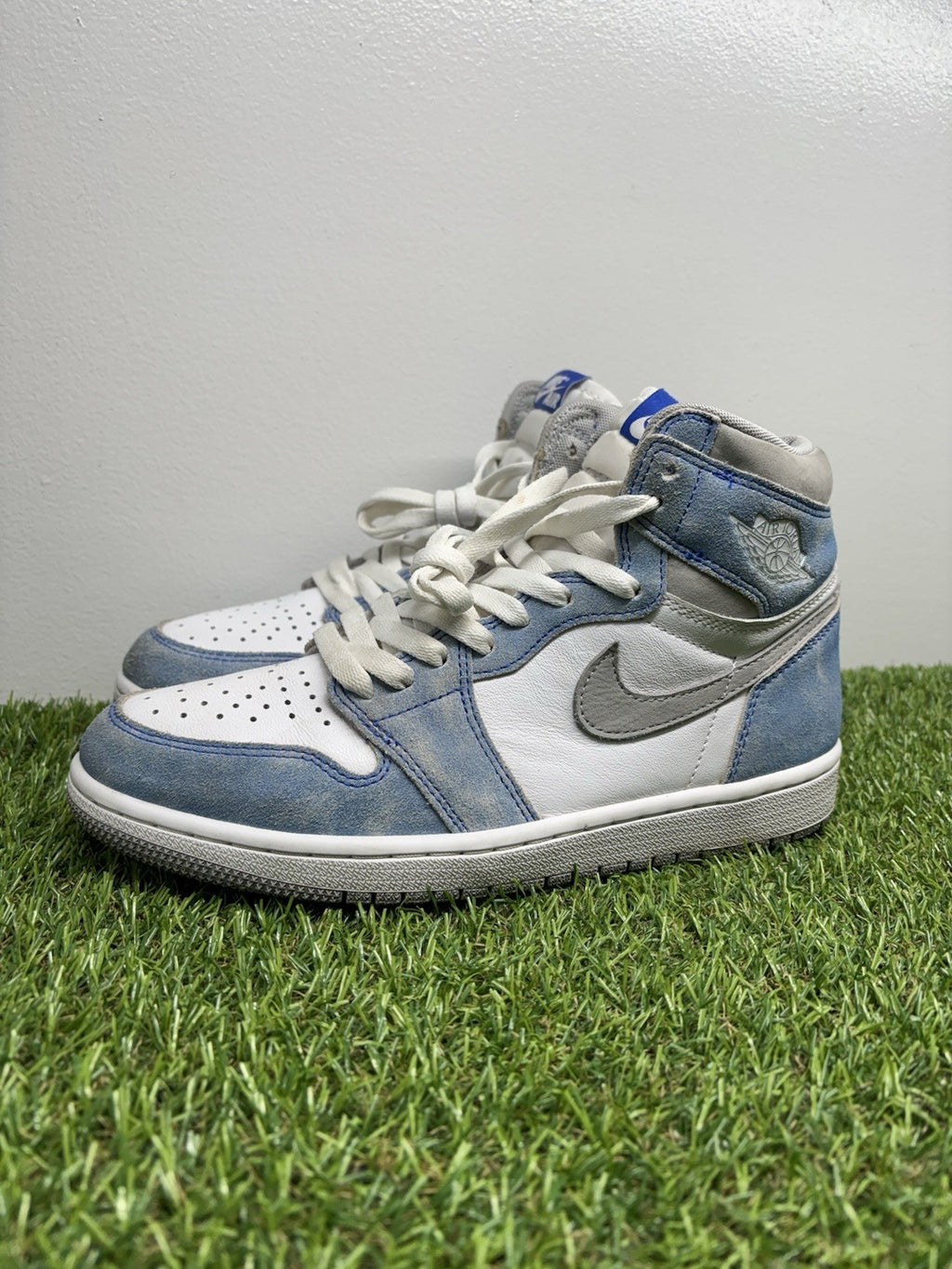 Size 8.5 - Jordan 1 Retro OG High Hyper Royal |GREAT CONDITION!
