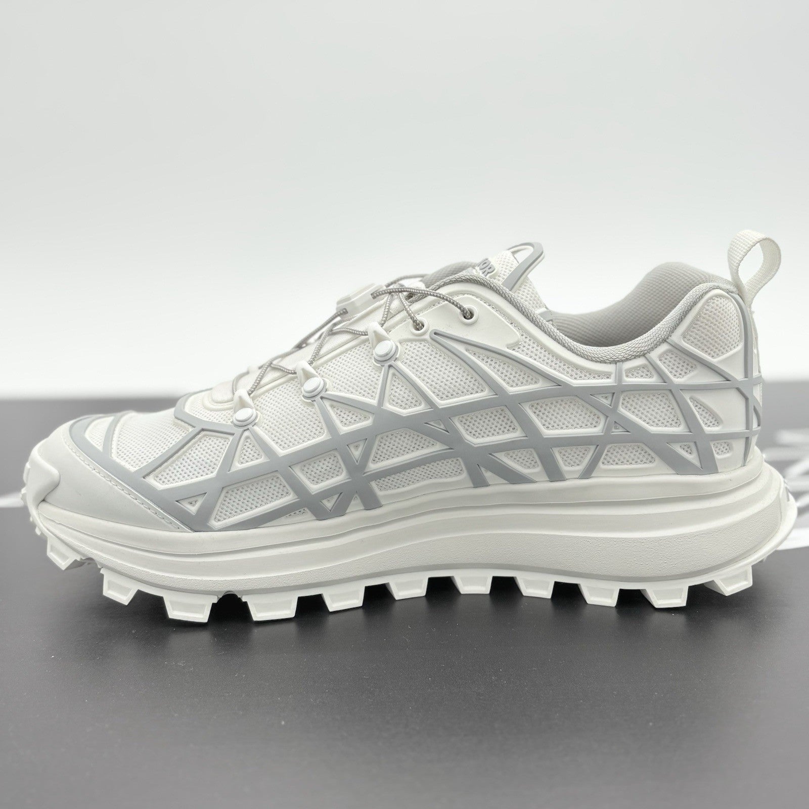 Size 41 (8 US) - Dior B31 Runner ' White Grey ' | ONLY WORN ONCE!