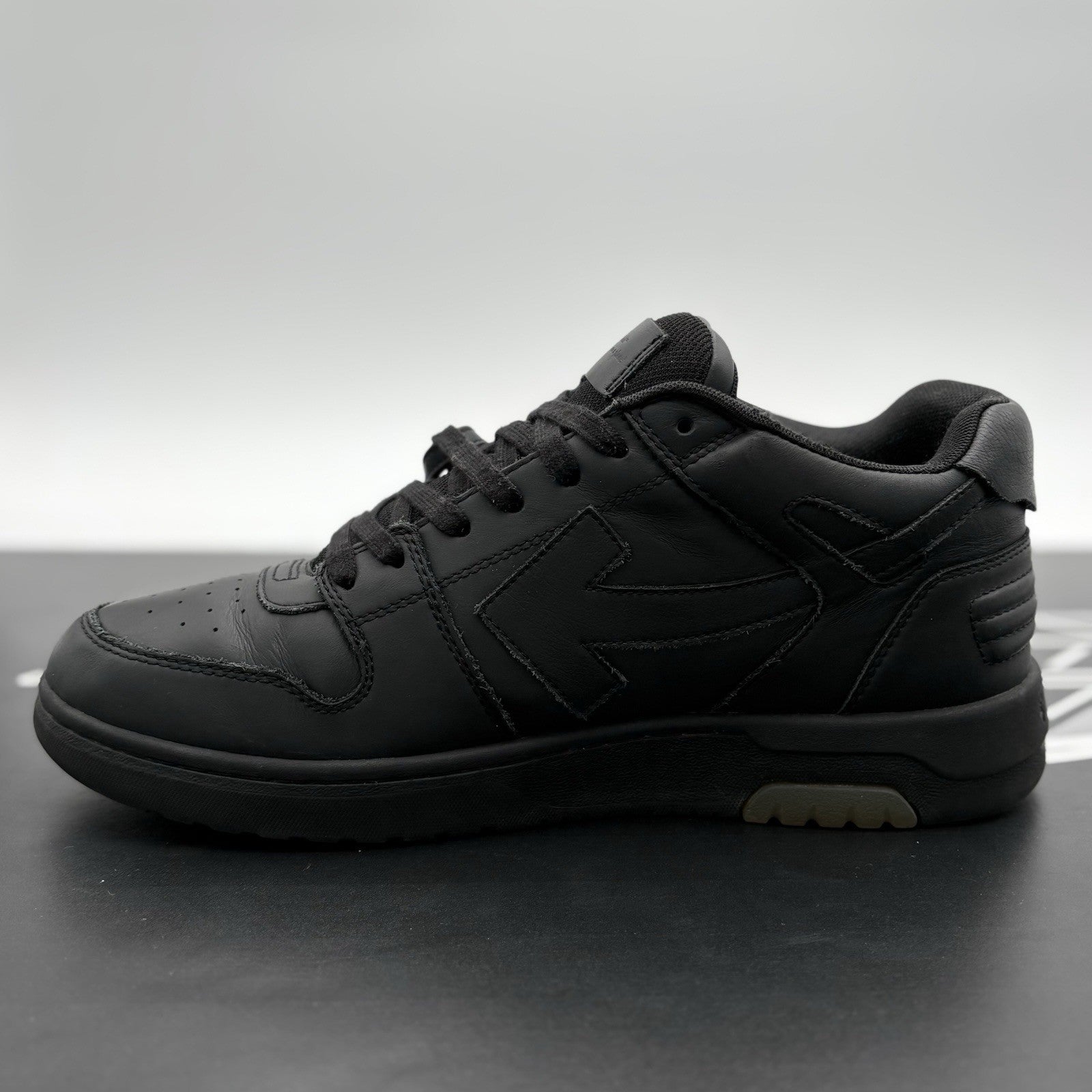 Size 43 (10 US) Off-White Out of Office ' Black ' | GREAT CONDITION!