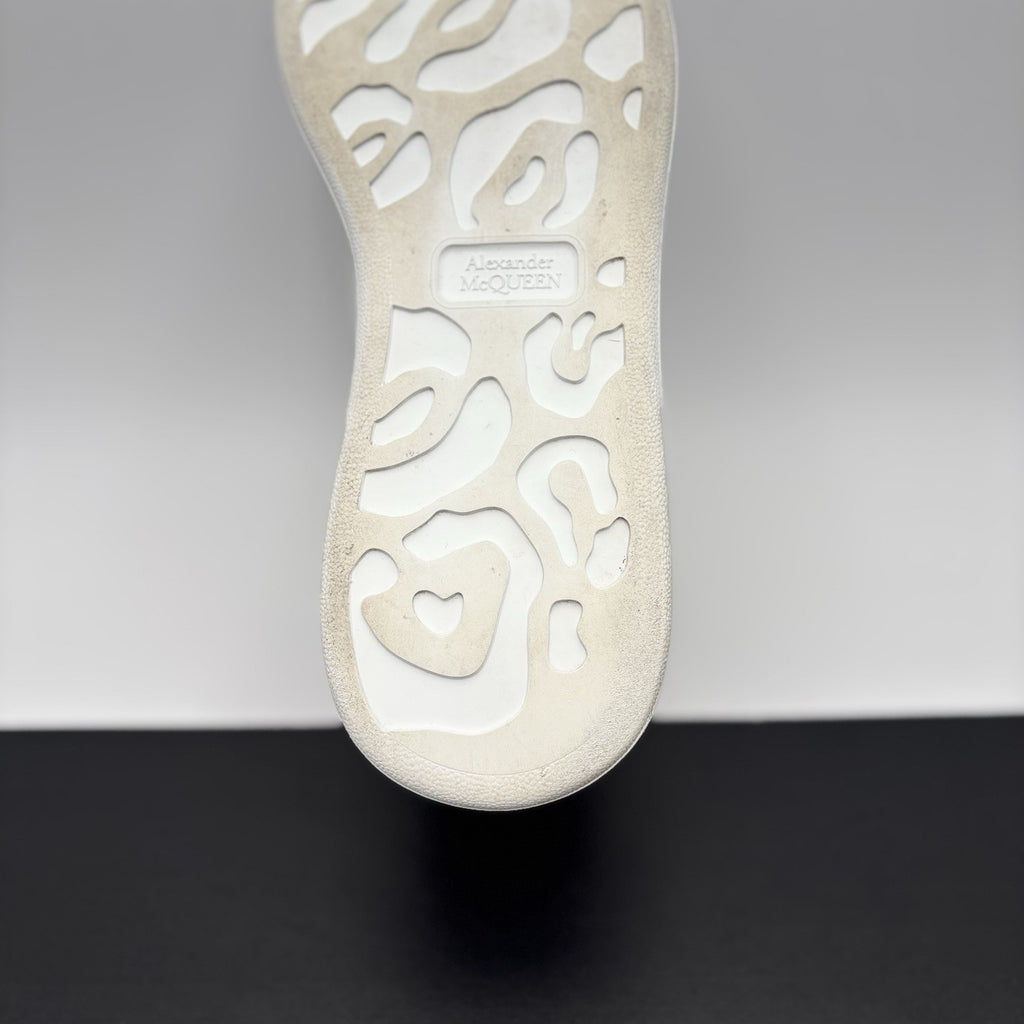 Size 41 (8 US) - Alexander McQueen ‘ White, Red ‘ | GREAT!