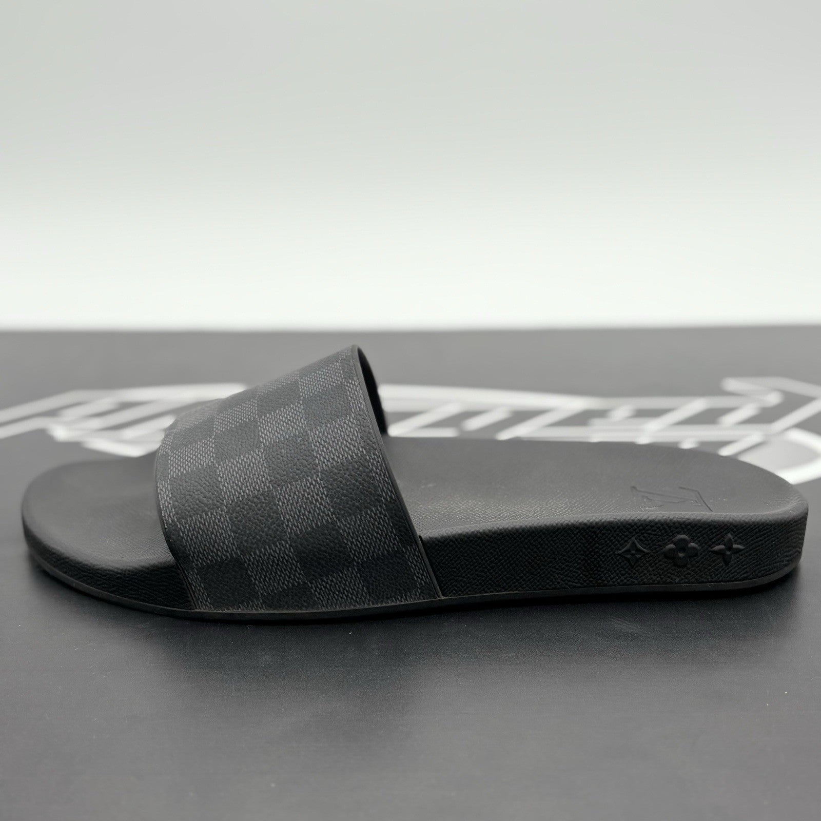 Size 10 LV (11-11.5 US) Louis Vuitton Damier Sandals ' Black Grey ' | GREAT COND