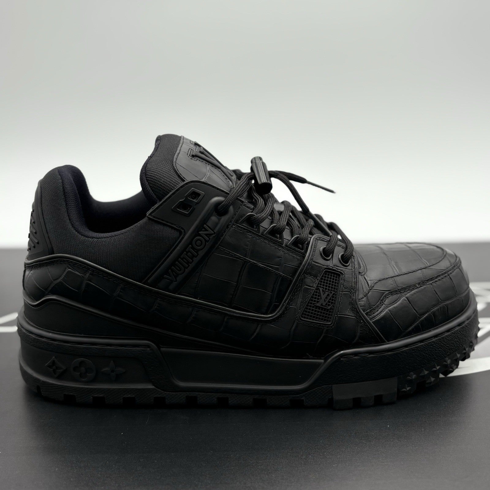 Size 8.5 LV (9.5-10 US) - Louis Vuitton Maxi Sneaker ' Black ' | EXCELLENT COND!