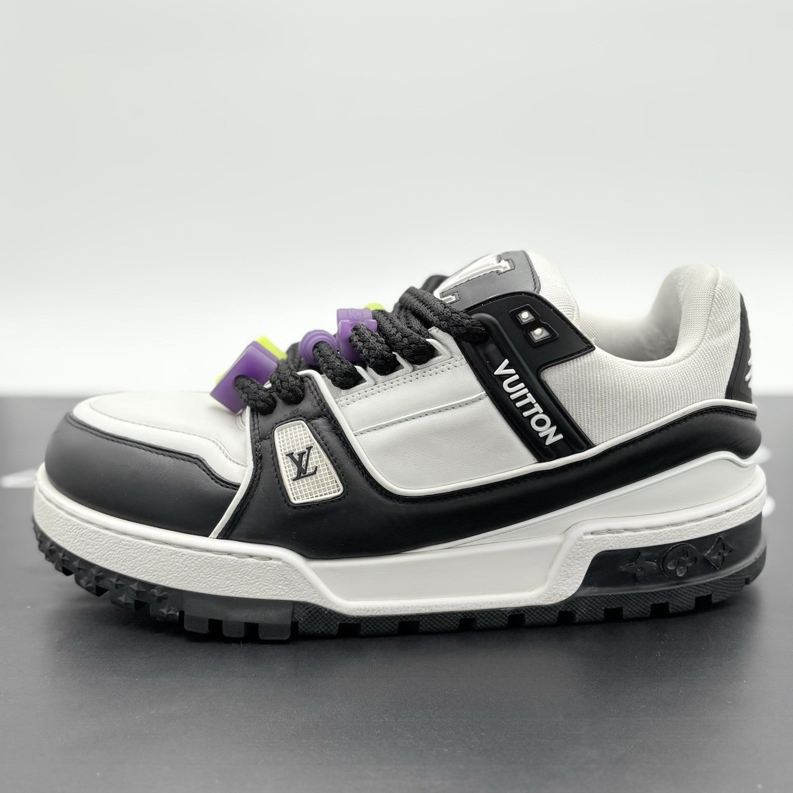Size 10 LV (11-11.5 US) - Louis Vuitton Maxi ' Black White ' | GREAT CONDITION!