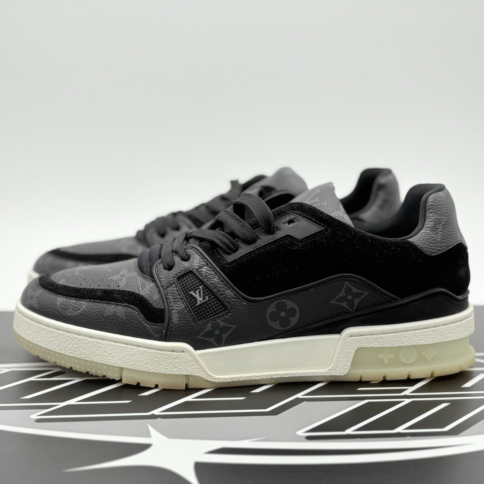 Size 7.5 LV (8.5-9 US) - Louis Vuitton Trainer ' Black Monogram ' | GREAT COND!