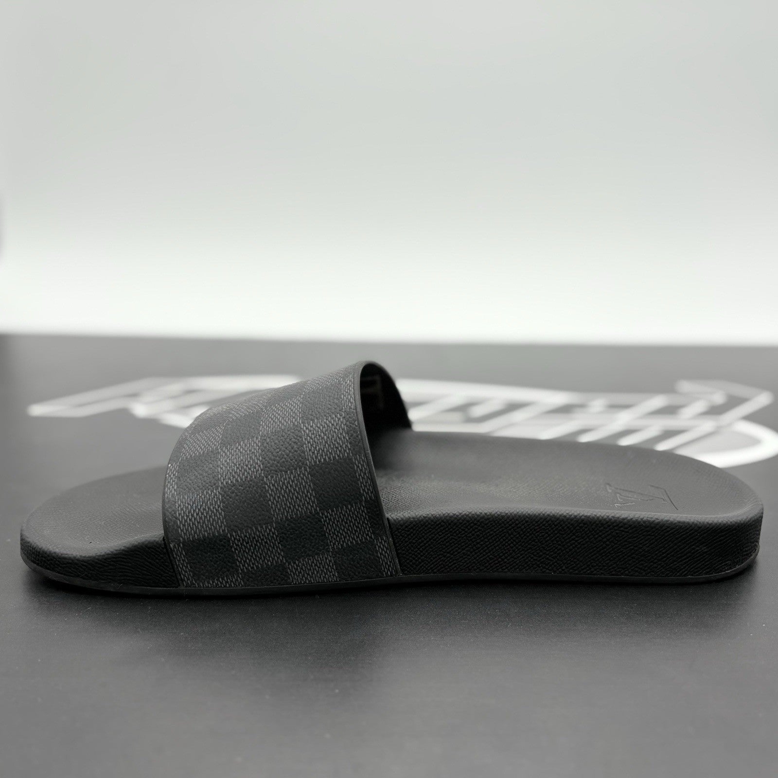 Size 10 LV (11-11.5 US) Louis Vuitton Damier Sandals ' Black Grey ' | GREAT COND