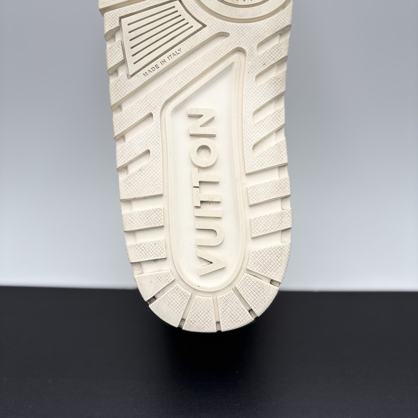 Size 8 LV (9-9.5 US) - Louis Vuitton Maxi Trainer ' White ' | GREAT CONDITION!