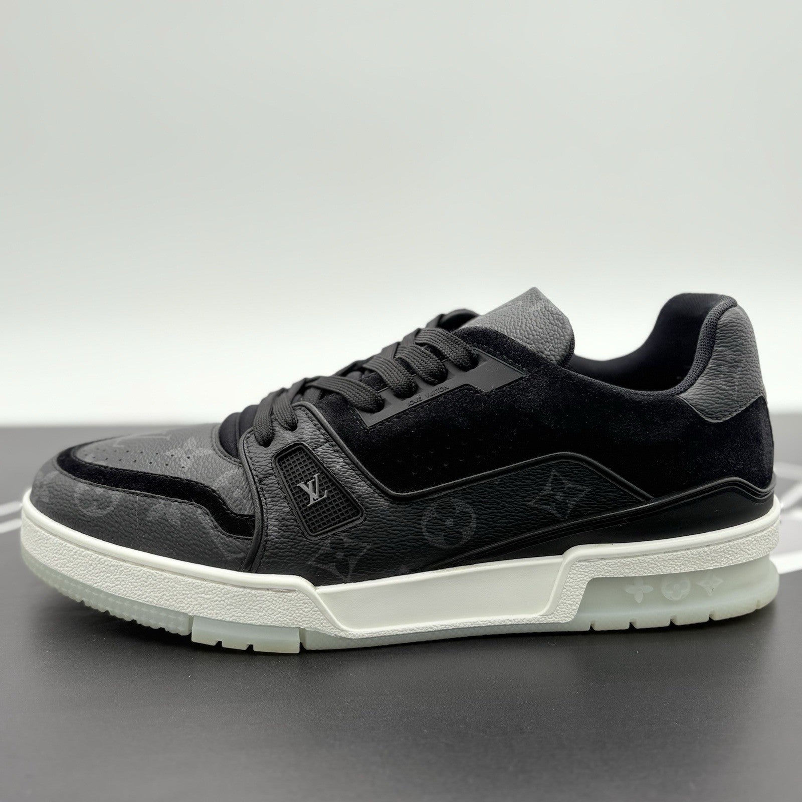 Size 8 LV (US 9-9.5) Louis Vuitton Trainer ' Black ' | SUPER CLEAN!