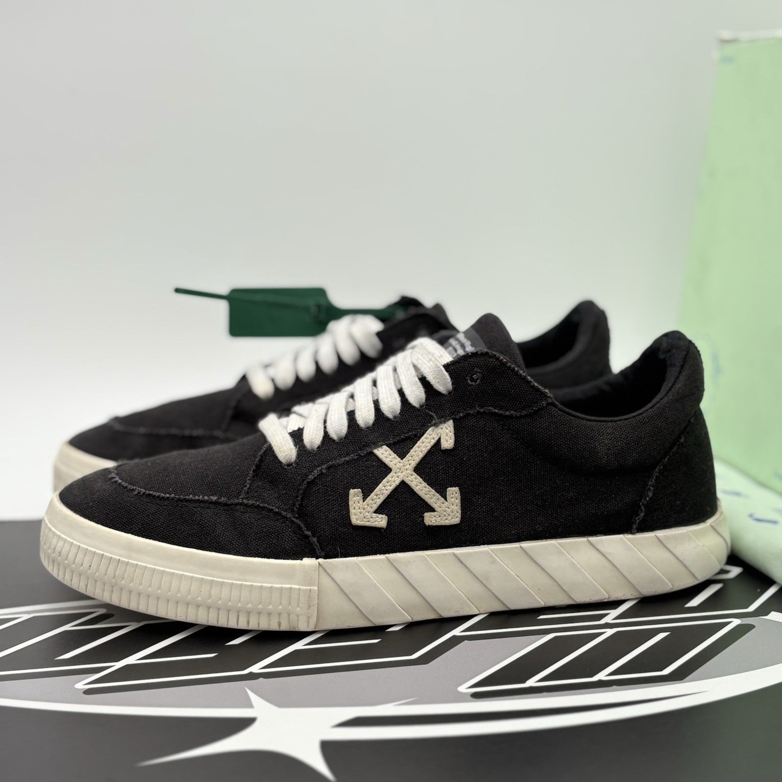 Size 44 (11 US) Off-White Vulc Sneaker ' Black White ' | GOOD CONDITION!