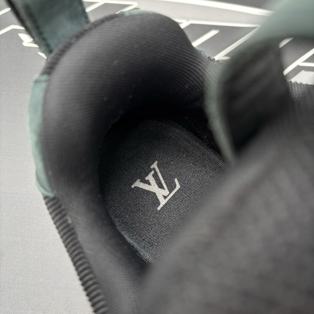 Size 8.5 LV (9.5-10 US) Louis Vuitton Skate ' Black White '