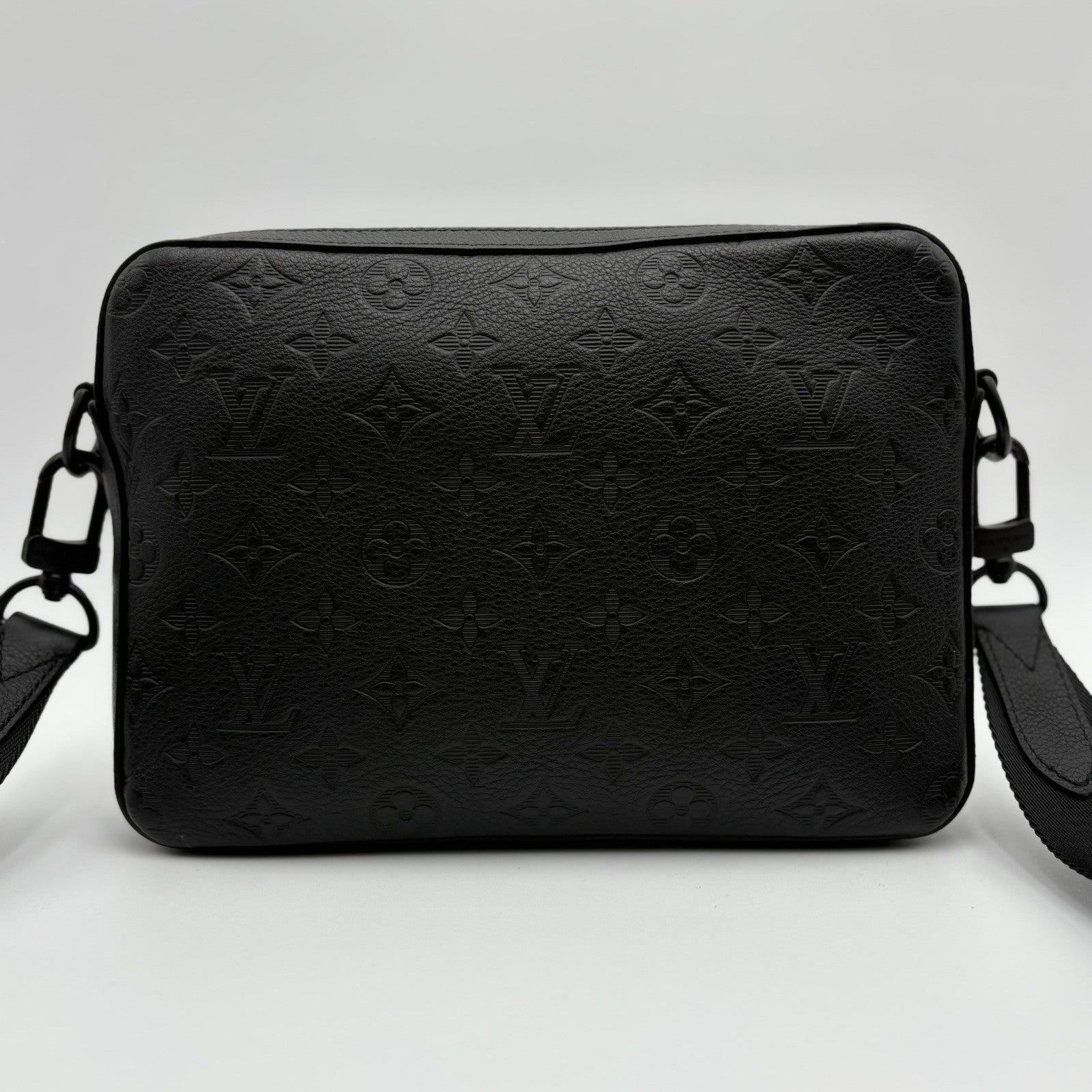 Louis Vuitton Messenger Bag Monogram Shadow ' Black ' | ONLY WORN 1-3x