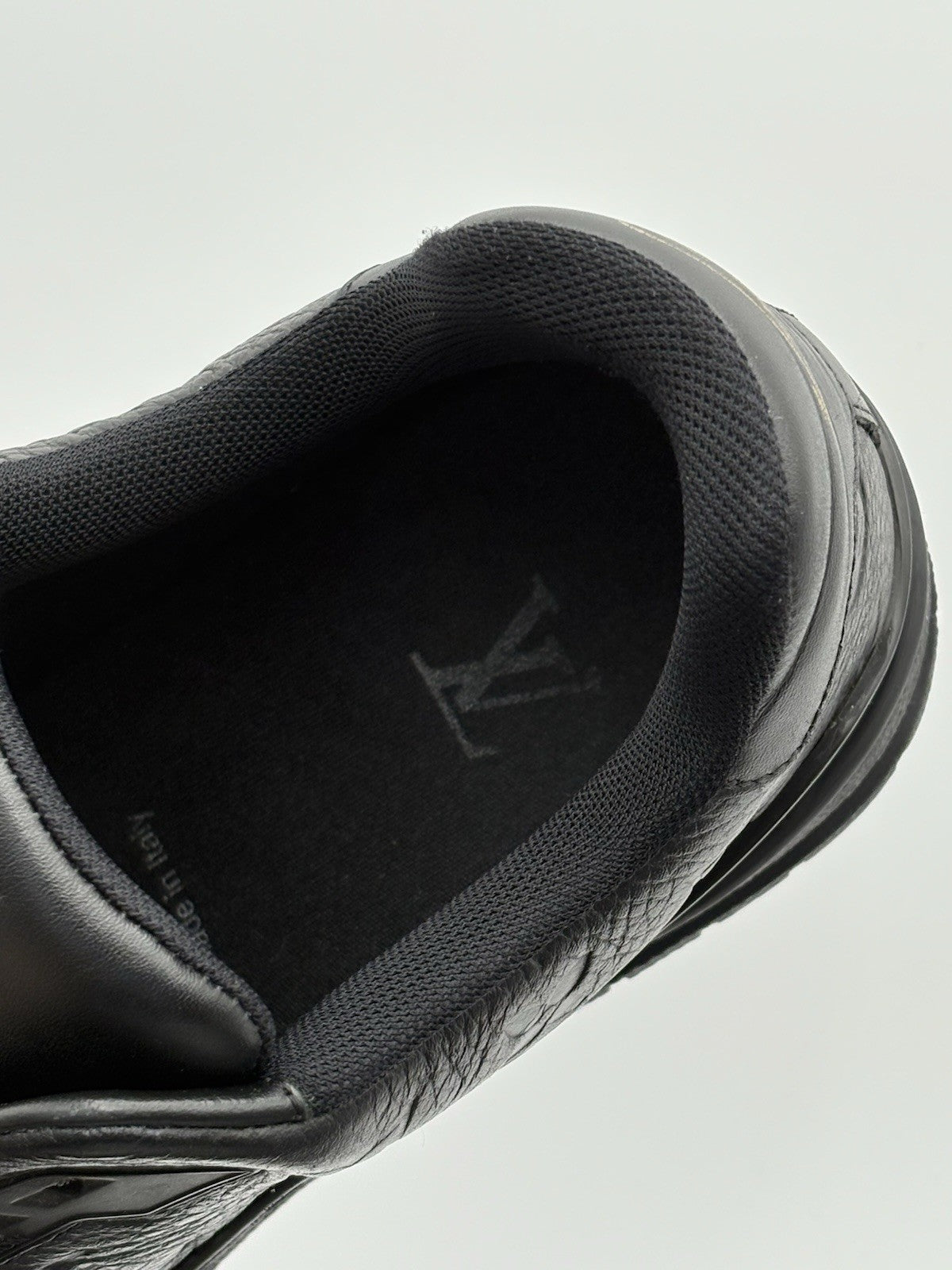 Size 6 LV (US 7-7.5) Louis Vuitton Trainer ' Black ' | GOOD CONDITION!