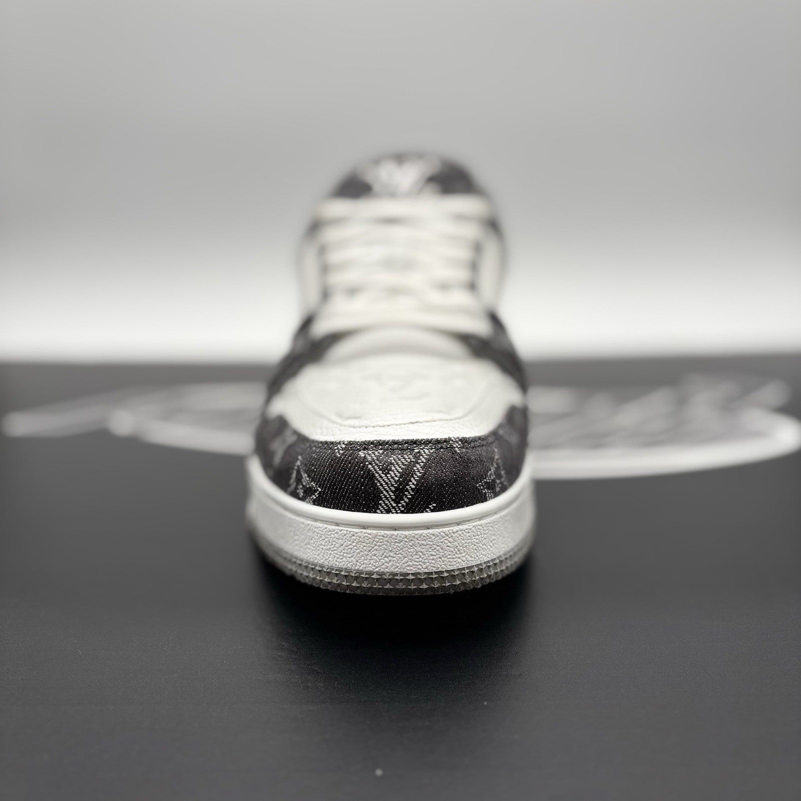 Size 11 LV (12- 12.5 US) Louis Vuitton Trainer ' Grey Denim ' | EXCELLENT!
