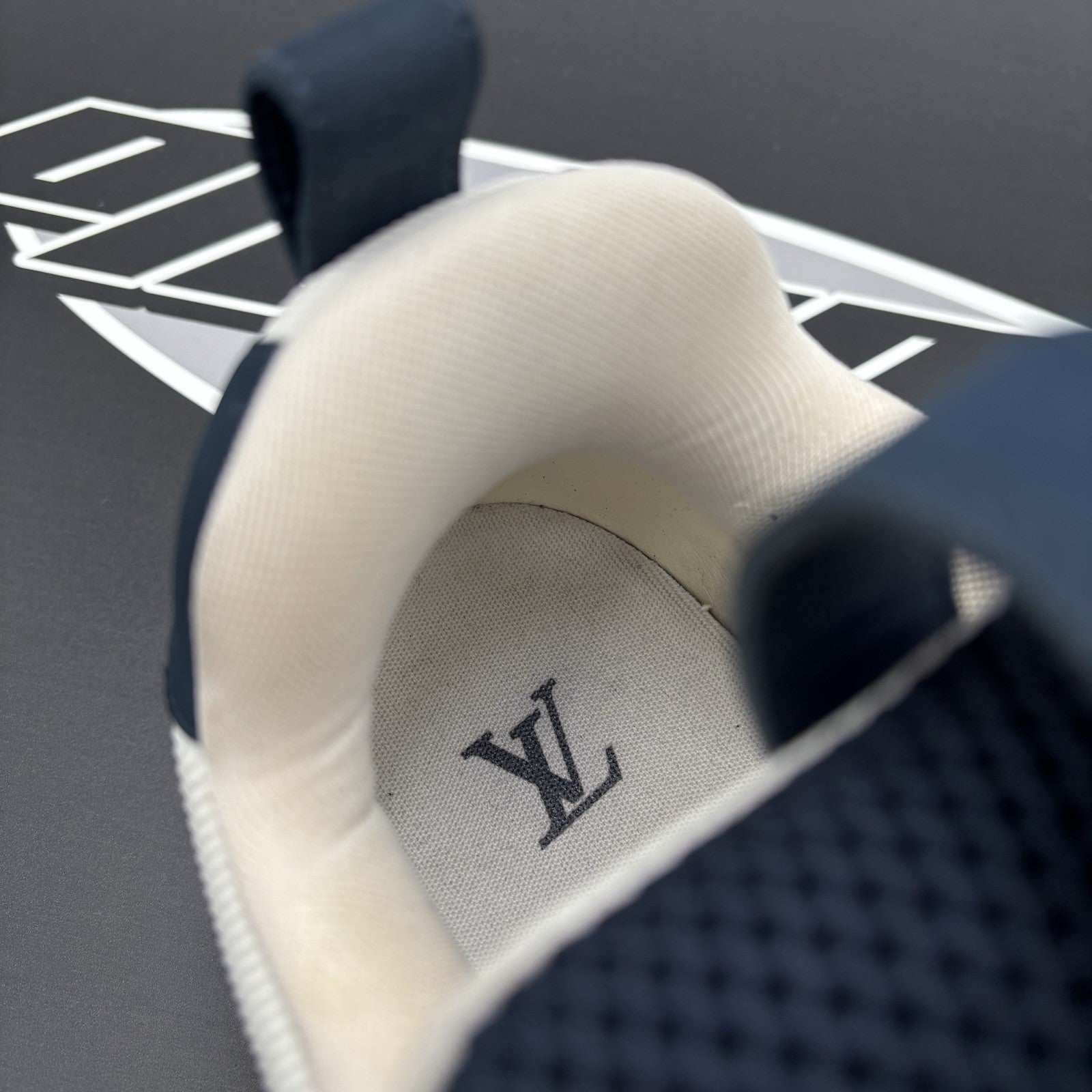 Size 8 LV (9-9.5 US) Louis Vuitton Skate ' Marine ' | GREAT CONDITION