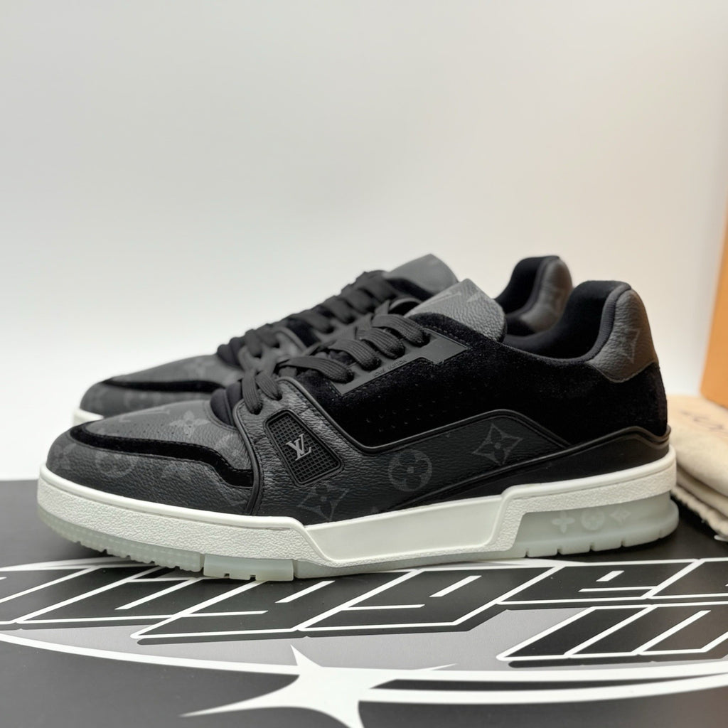 Size 8 LV (US 9-9.5) Louis Vuitton Trainer ' Black ' | SUPER CLEAN!