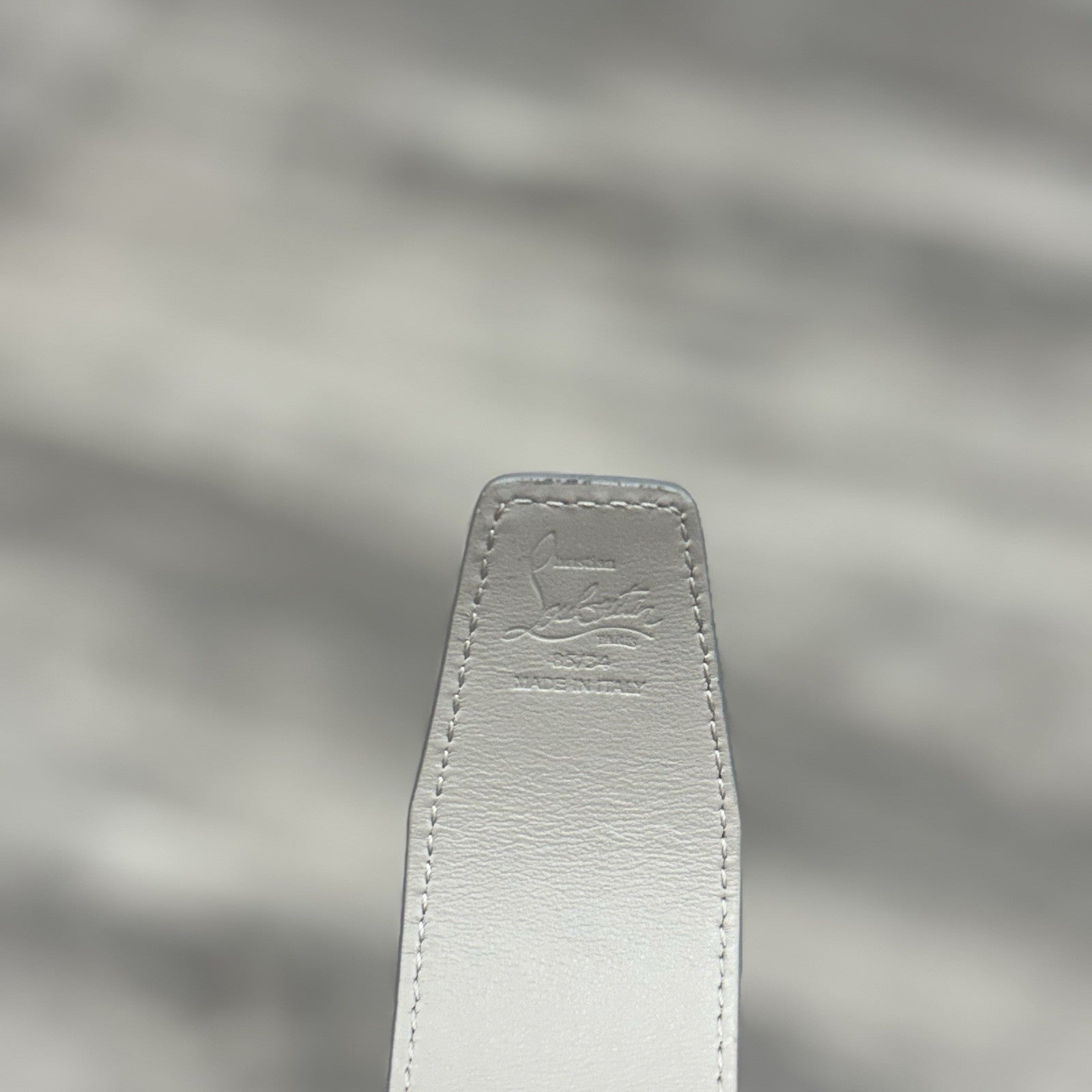 Size 85/34 - Christian Louboutin Happy Rui CL Logo Belt Grey Leather | NEW!